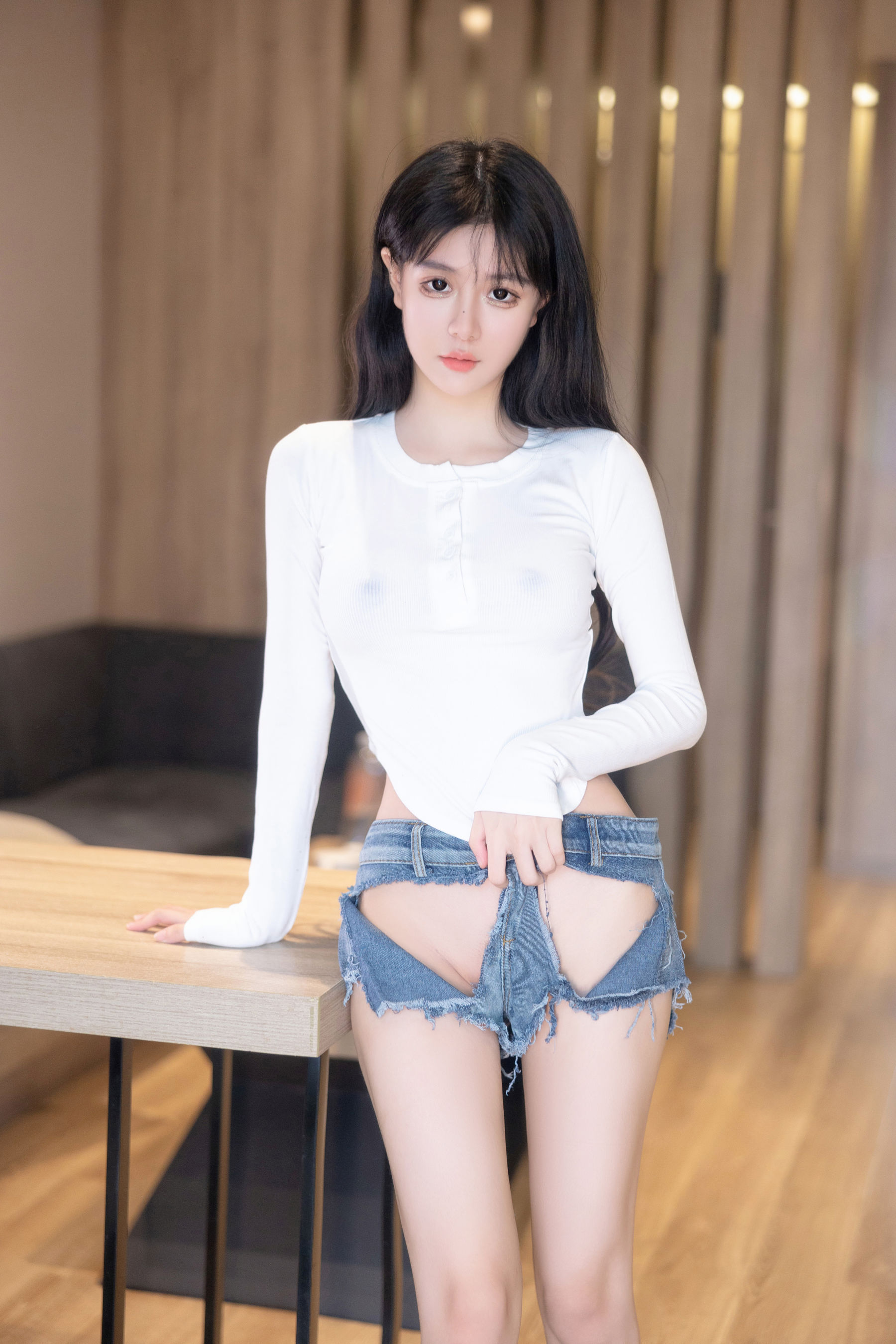 谢小蒽 破牛仔裤写真  第19张
