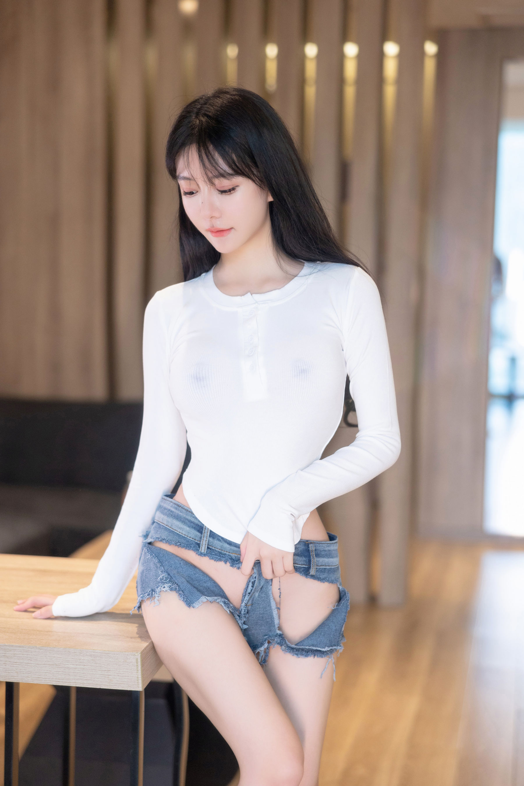 谢小蒽 破牛仔裤写真  第20张
