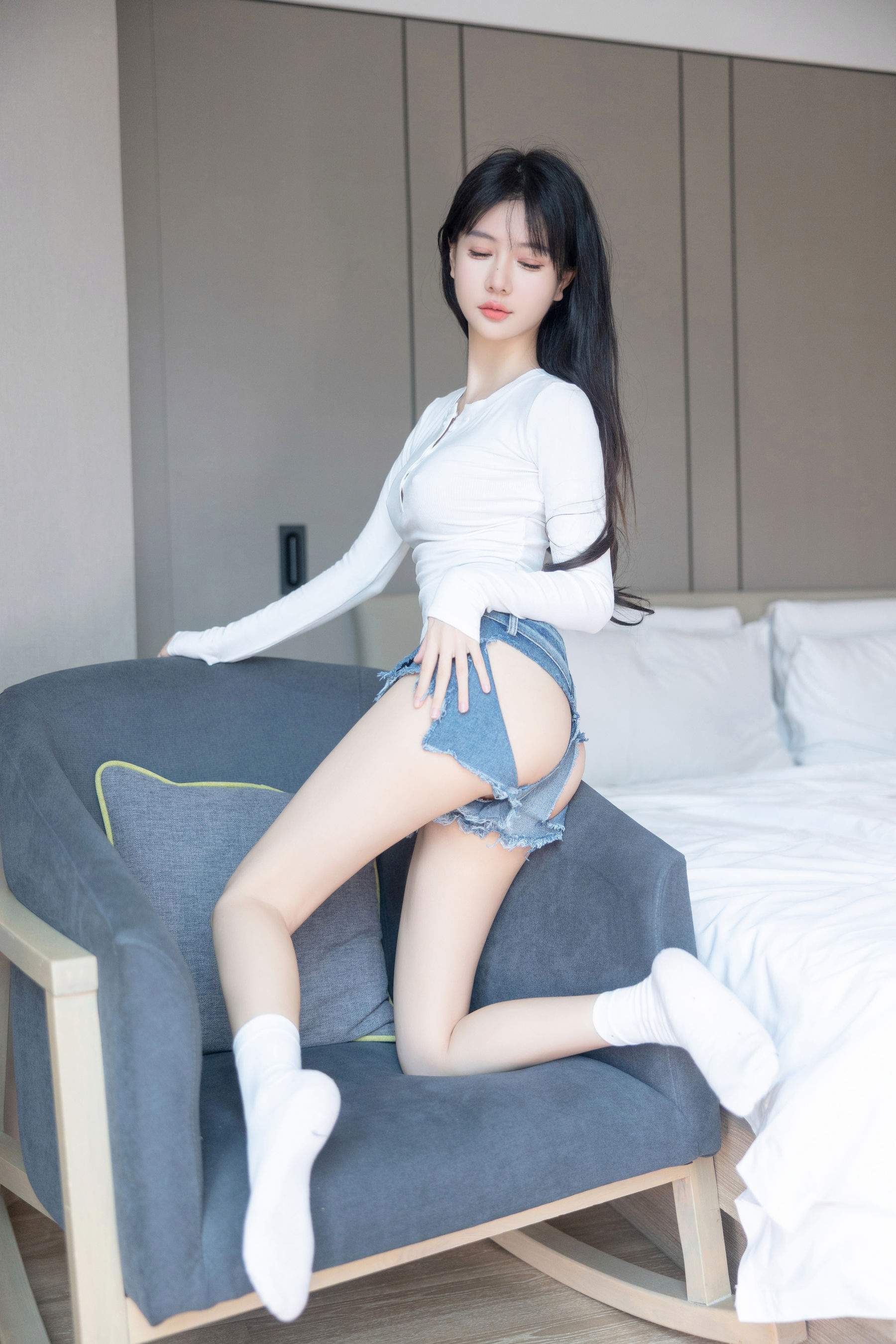 谢小蒽 破牛仔裤写真  第33张