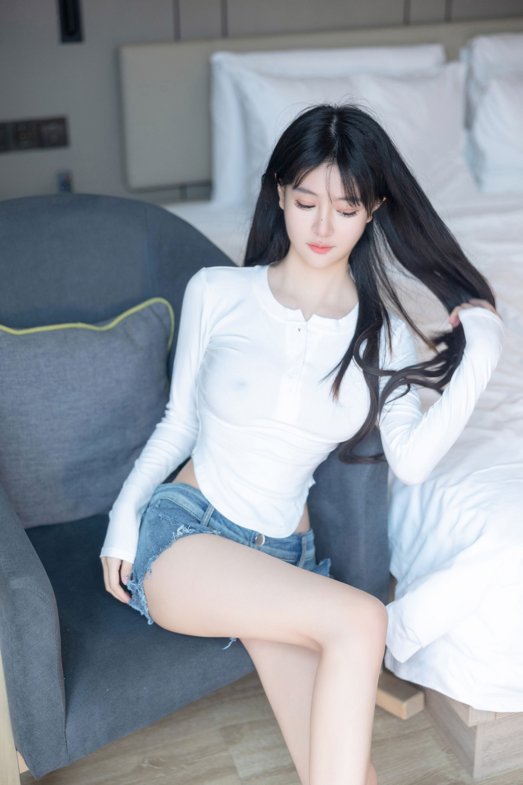 谢小蒽 破牛仔裤写真  第30张