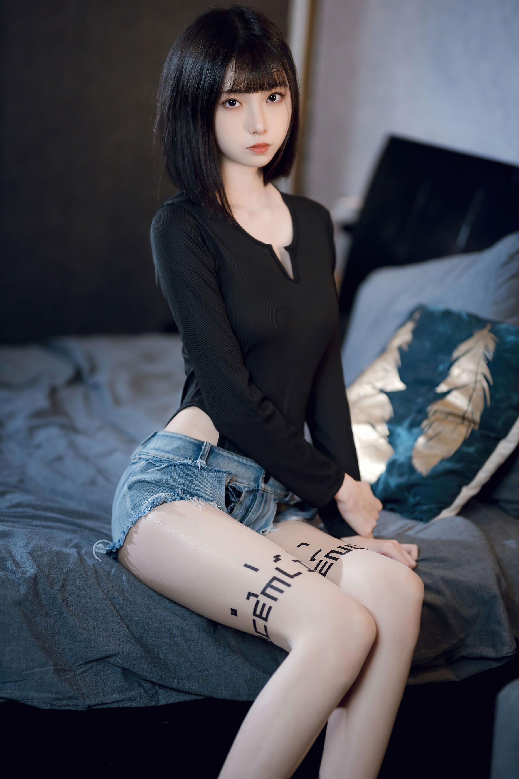 许岚 - 纯欲牛仔短裤2  第2张