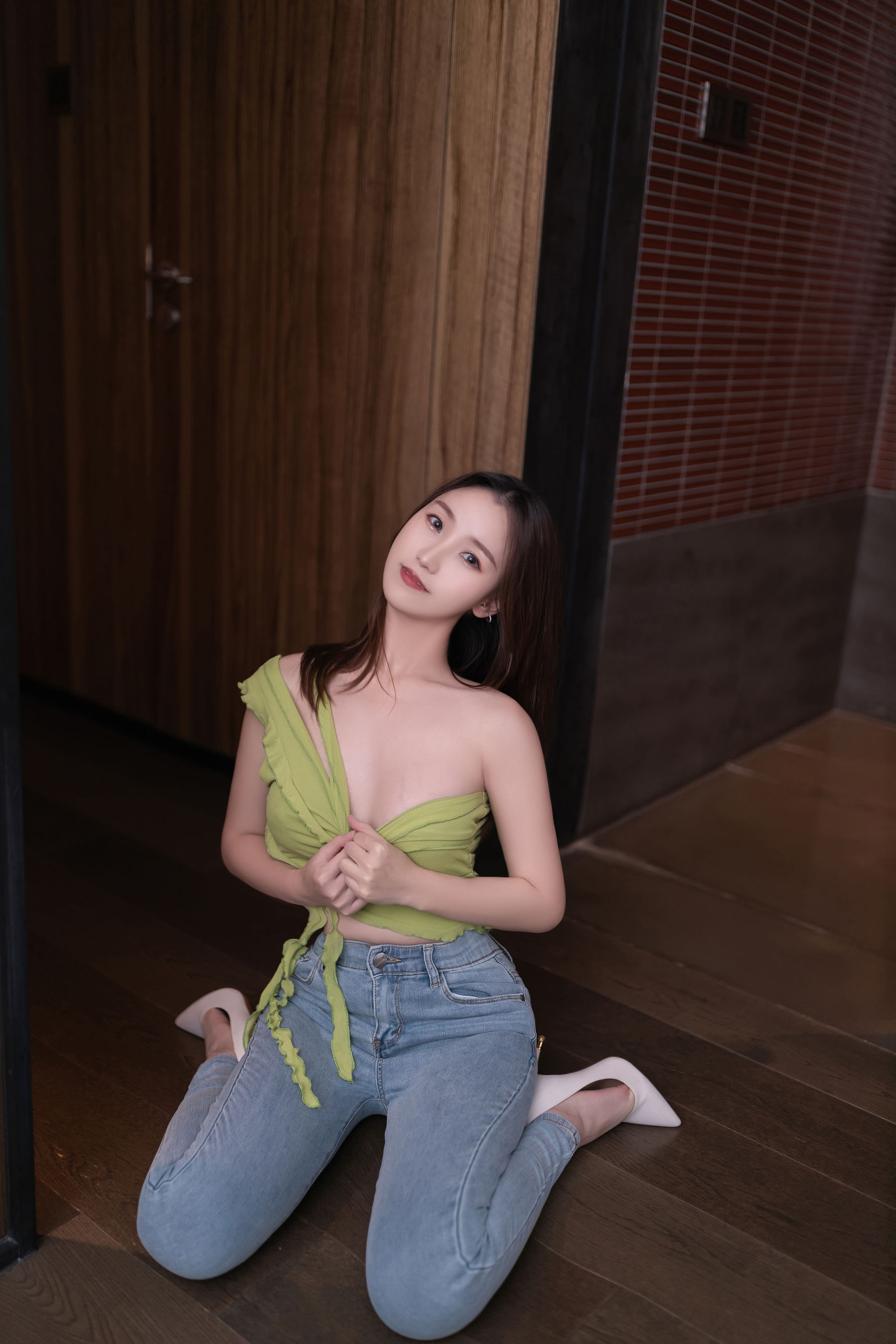杏子 - 牛仔裤  第2张