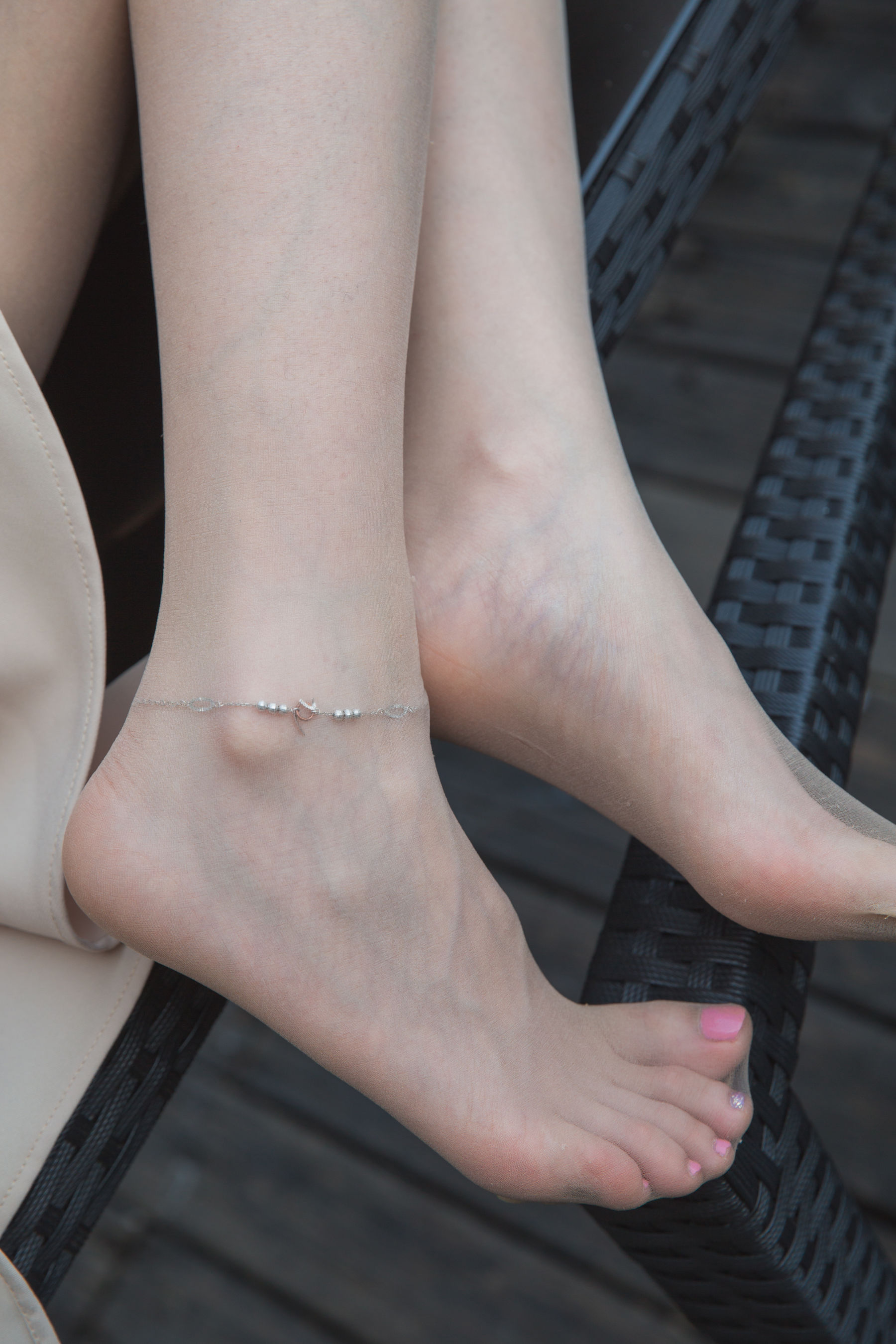 Sia不吃鱼 - 风衣玉足  第4张