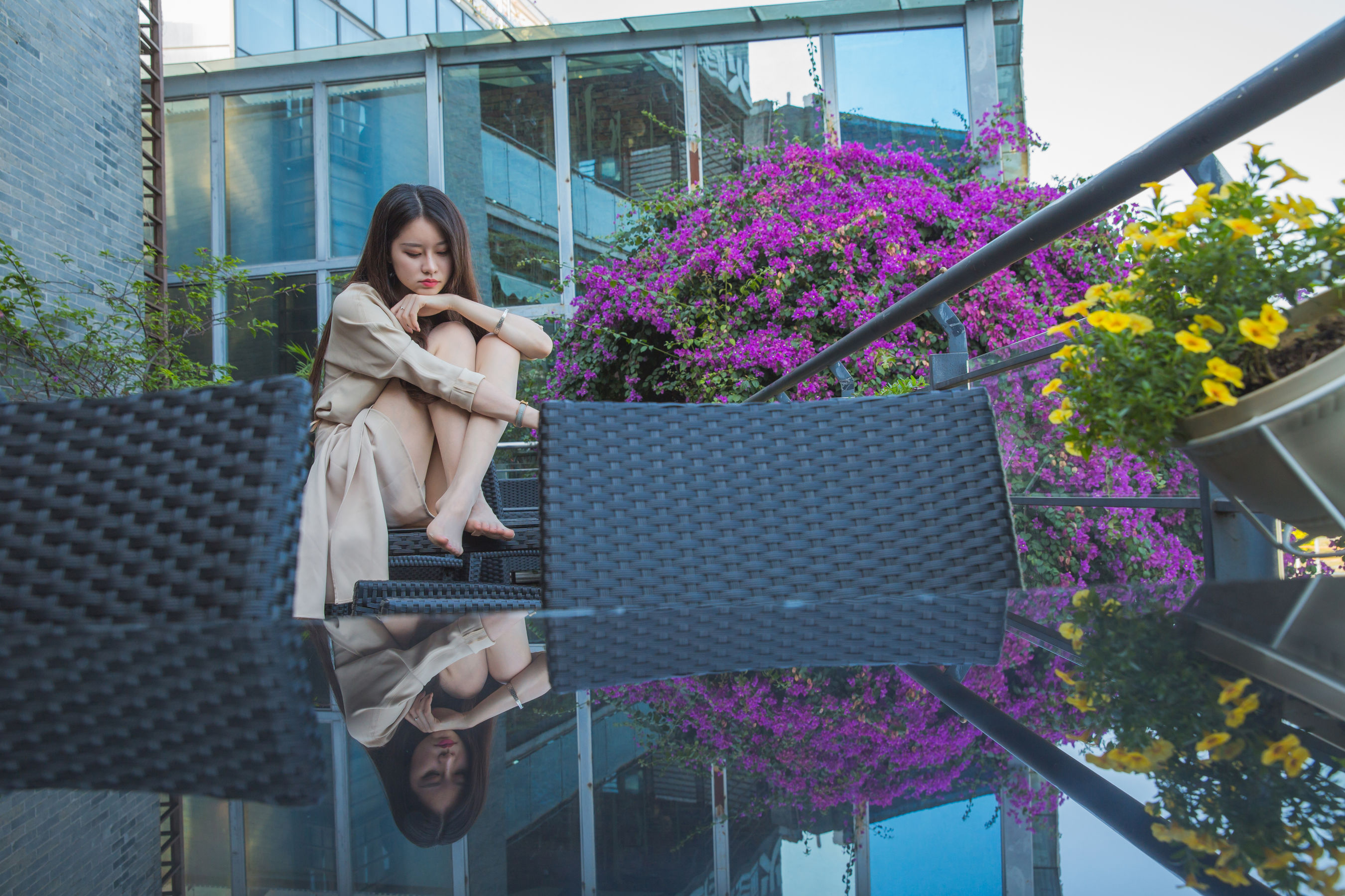 Sia不吃鱼 - 风衣玉足  第14张