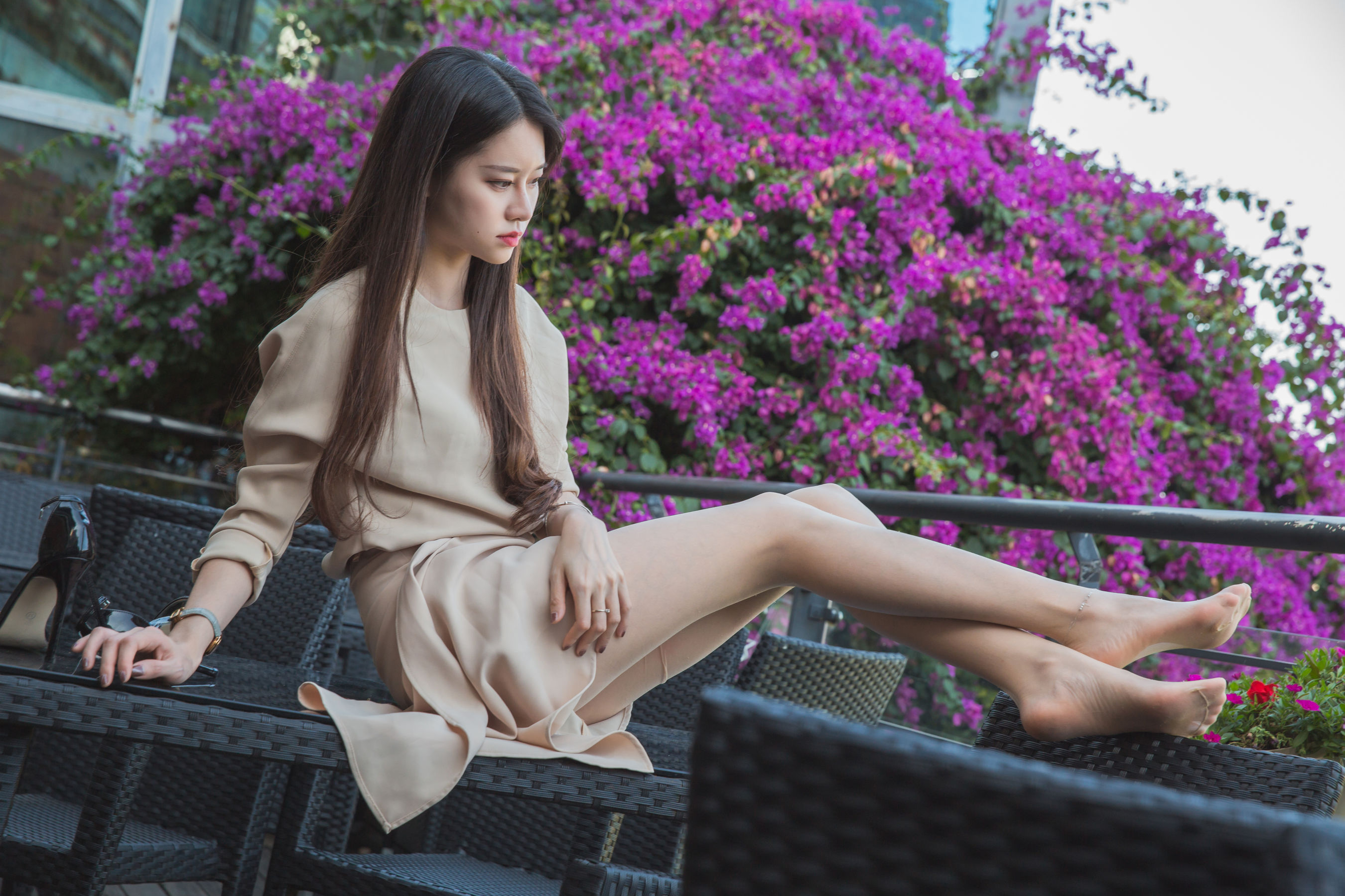 Sia不吃鱼 - 风衣玉足  第10张