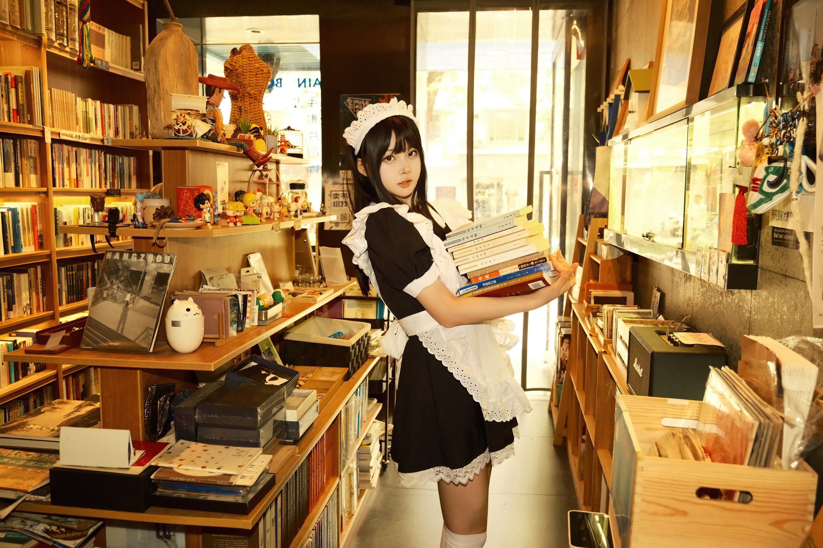 白莉爱吃巧克力 - 原理猪 打工女仆  第1张