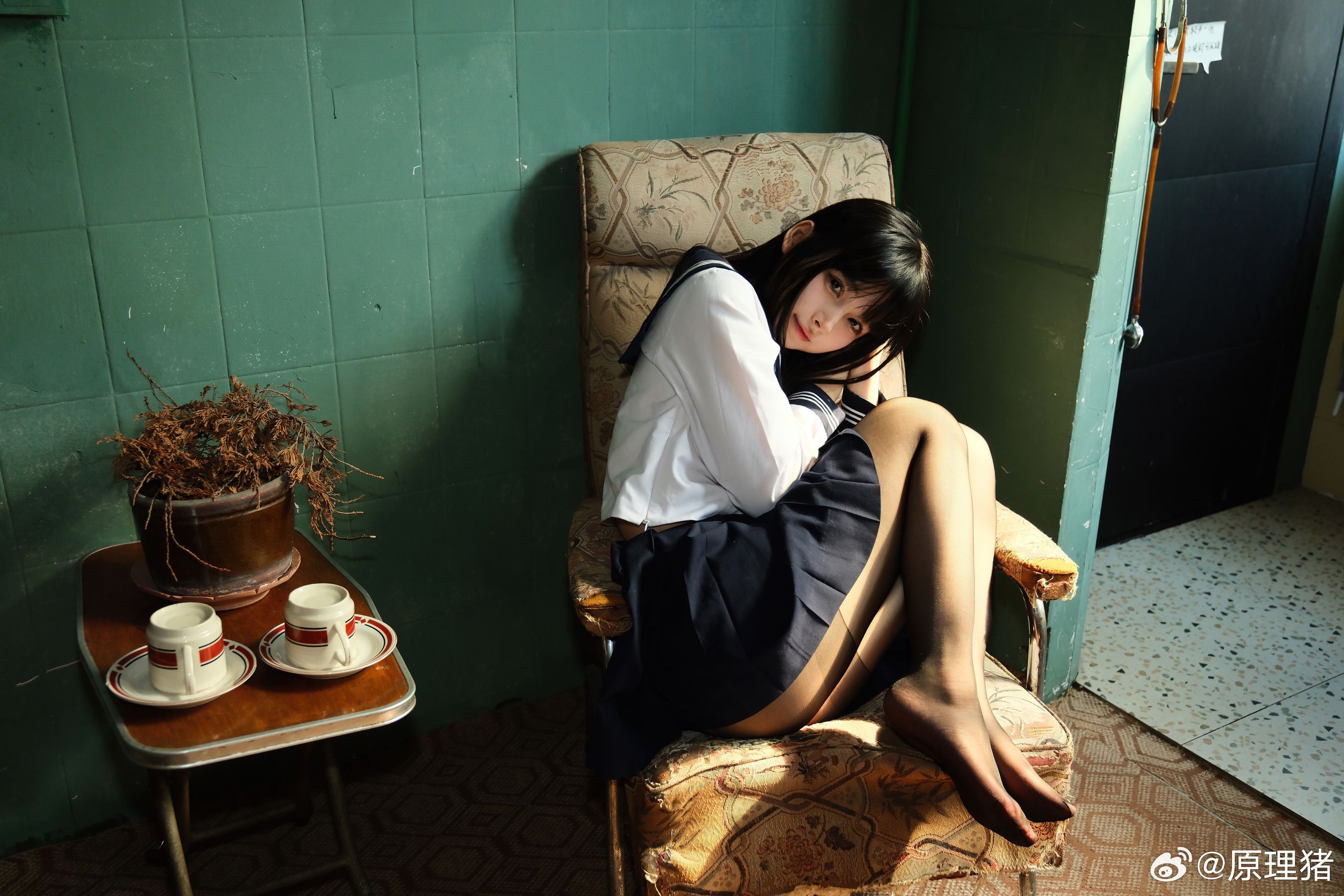 白莉爱吃巧克力 - 原理猪 闺房JK  第1张