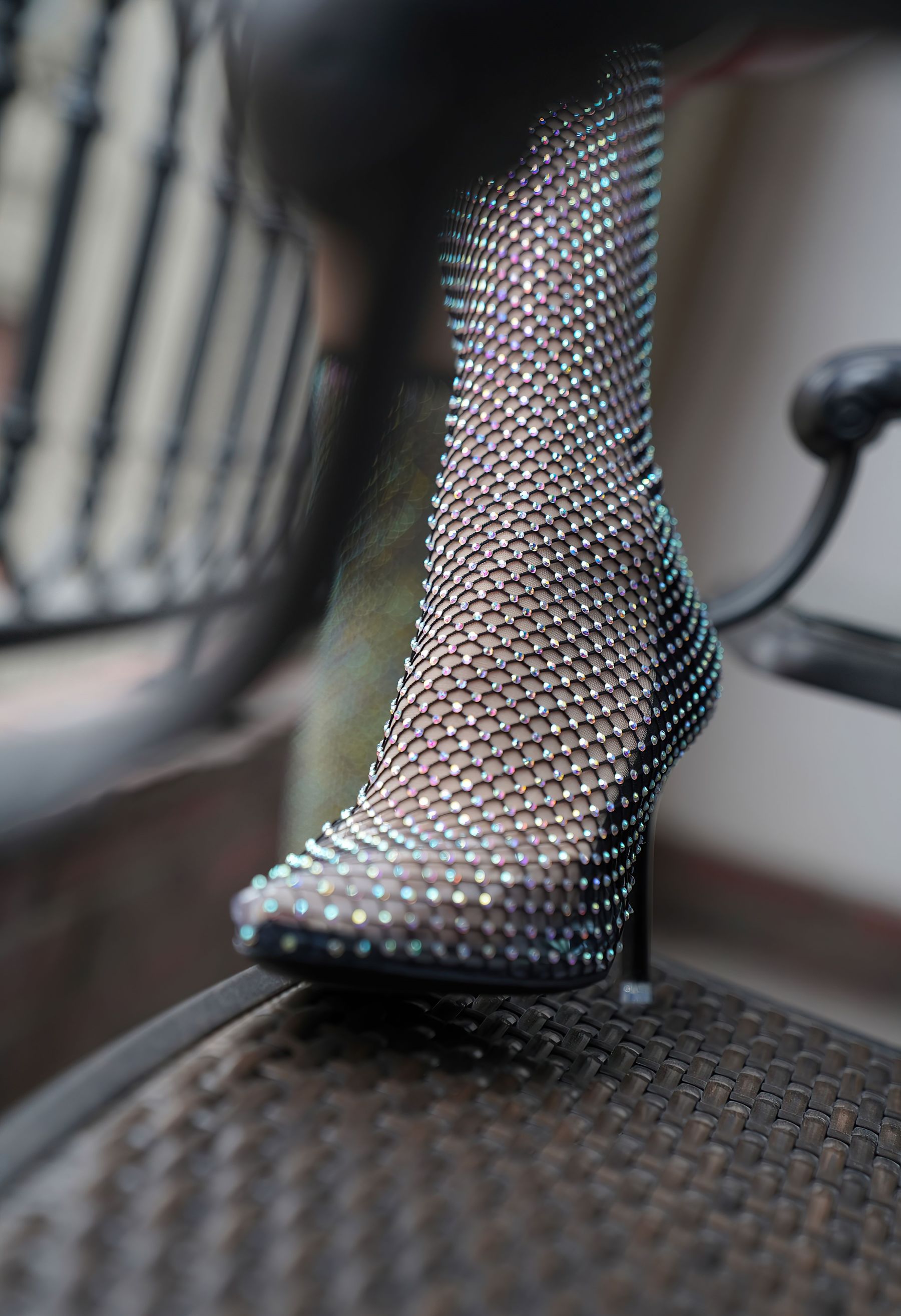 果儿Victoria - 红皮束身的性感  第4张