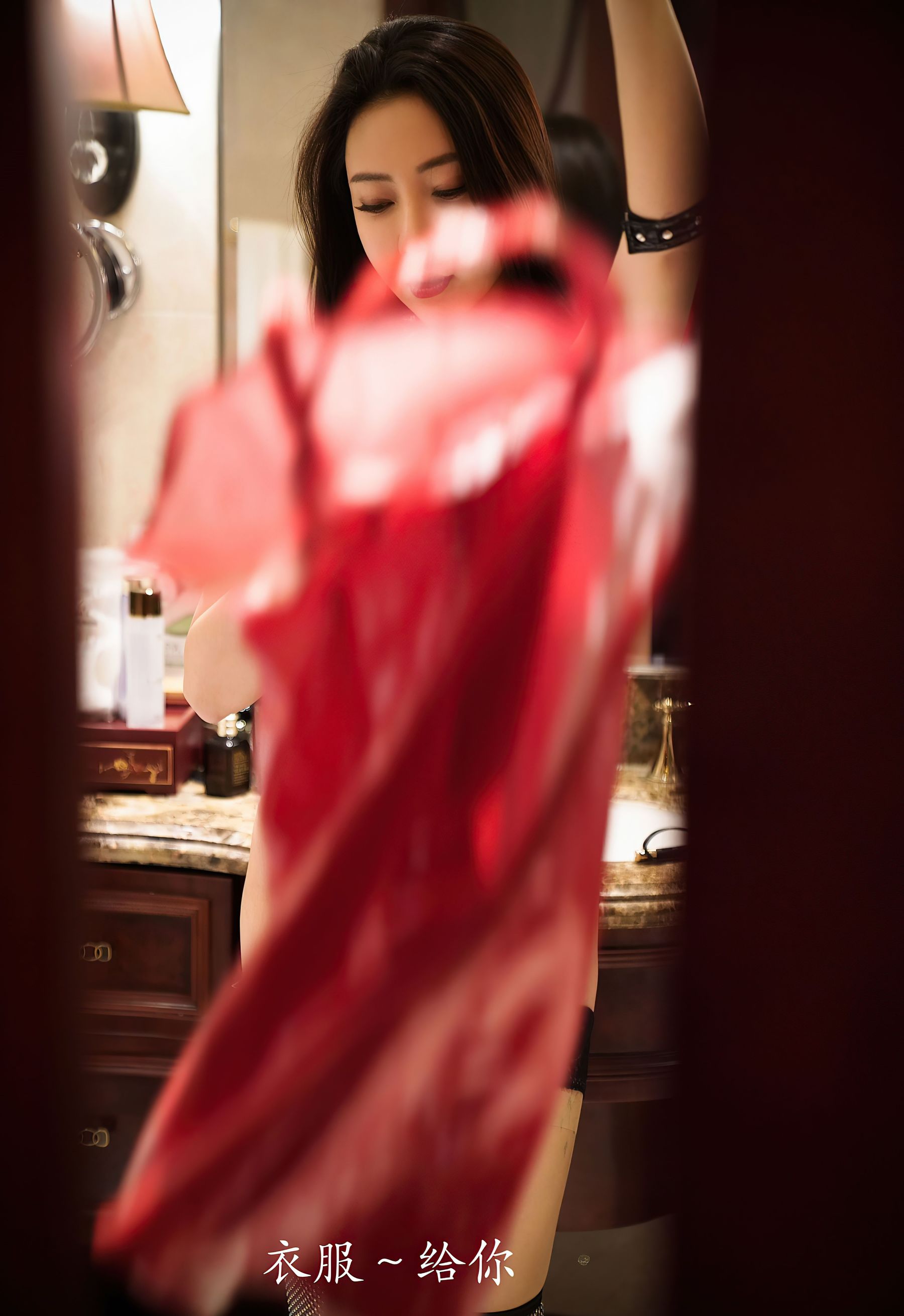 果儿Victoria - 红皮束身的性感  第45张