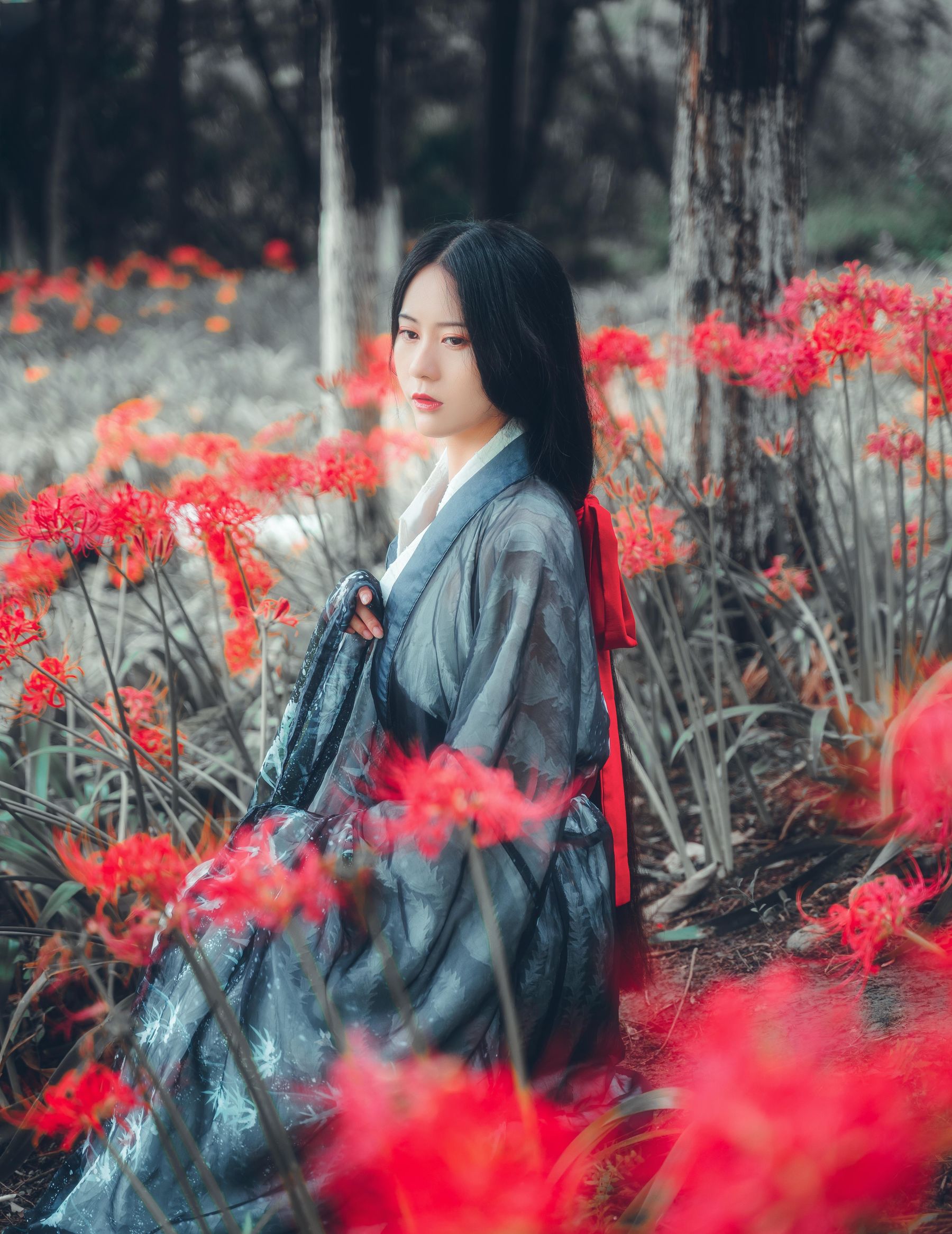 拿相机的执义 - 汉服古风写真彼岸花  第1张