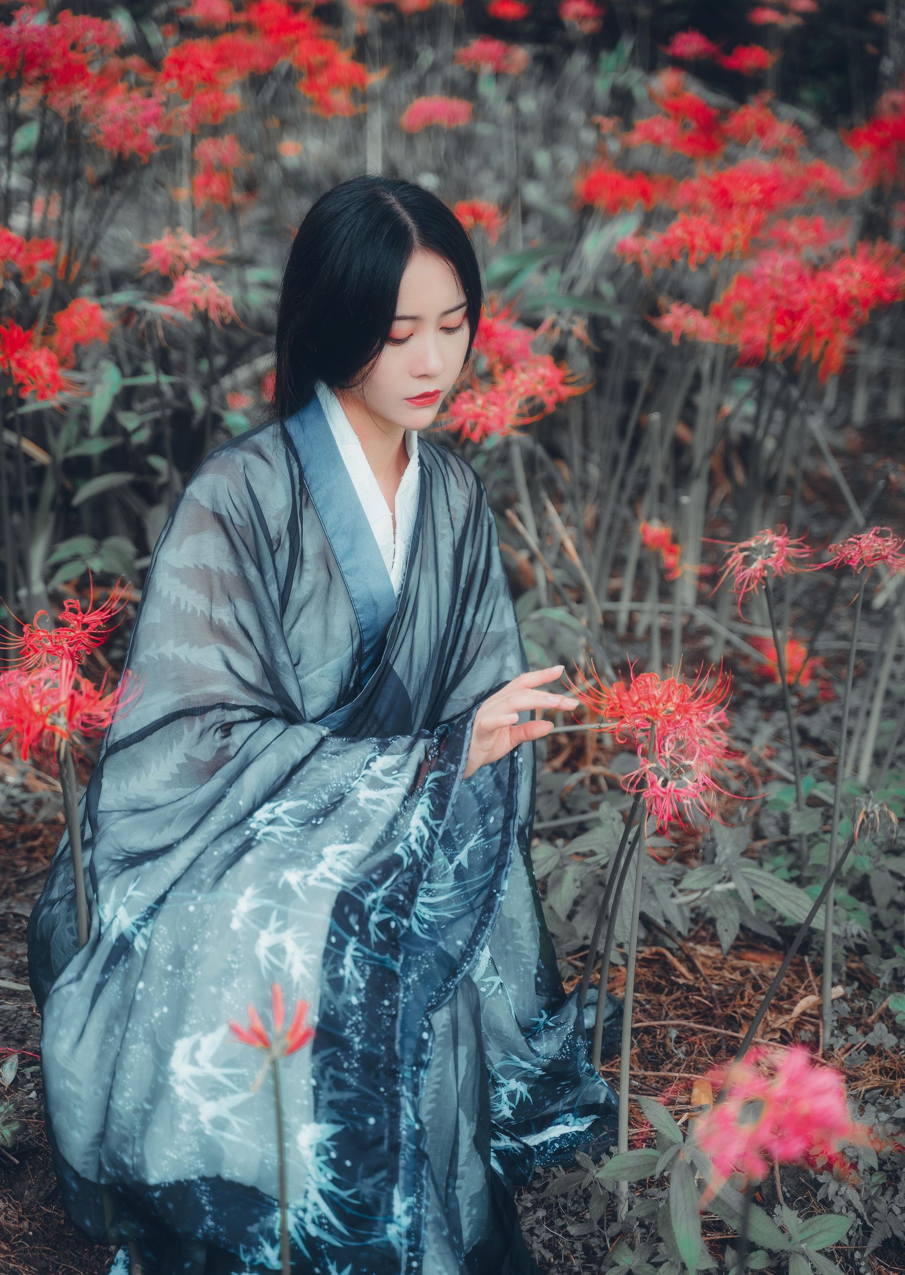 拿相机的执义 - 汉服古风写真彼岸花  第4张