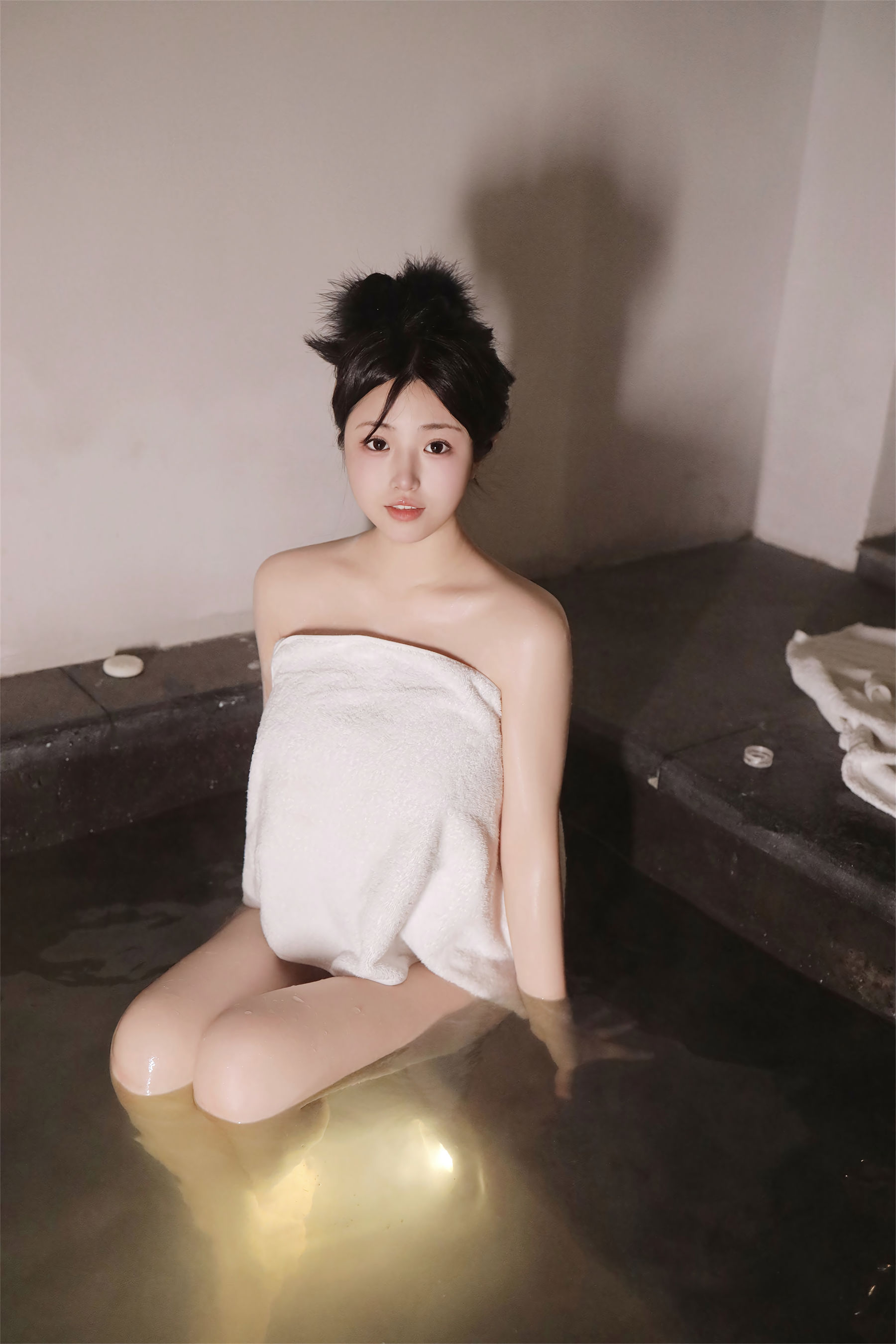 陈小花 - 泡澡  第1张