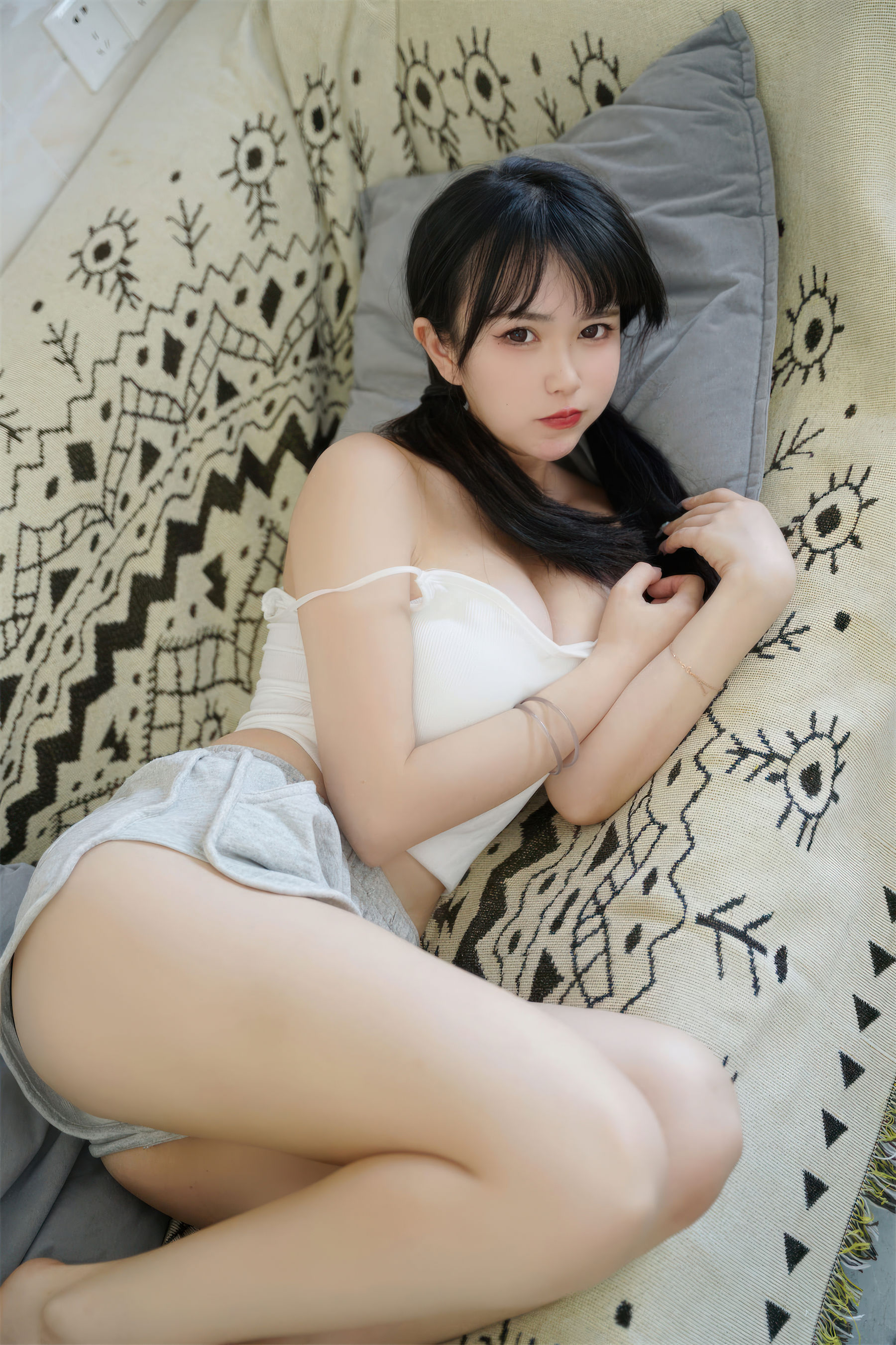 Tina很妖孽呀 - 白色纯欲吊带  第30张