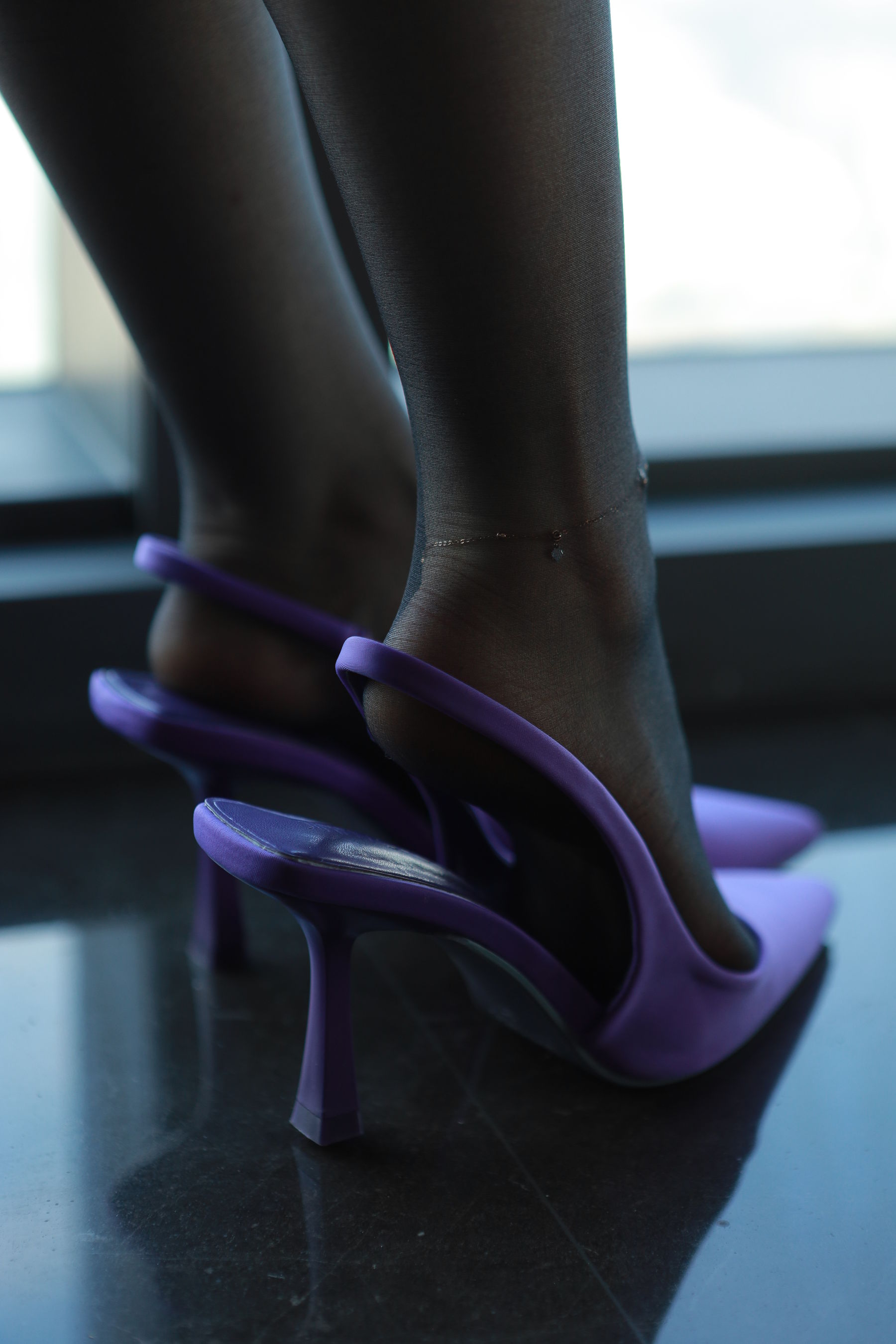 Sia不吃鱼 - 黑丝玉足  第4张