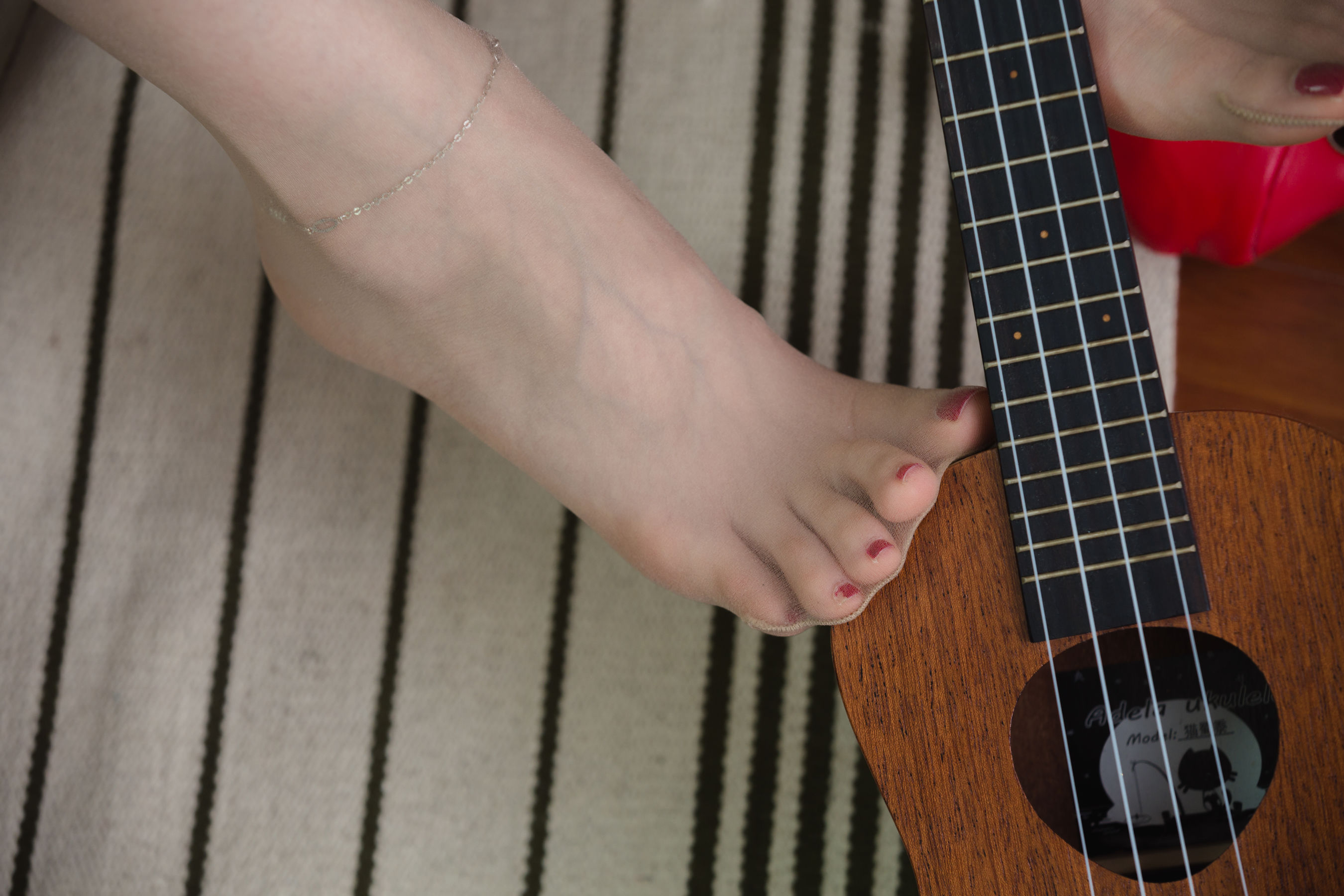 Sia不吃鱼 - 红色高跟  第95张