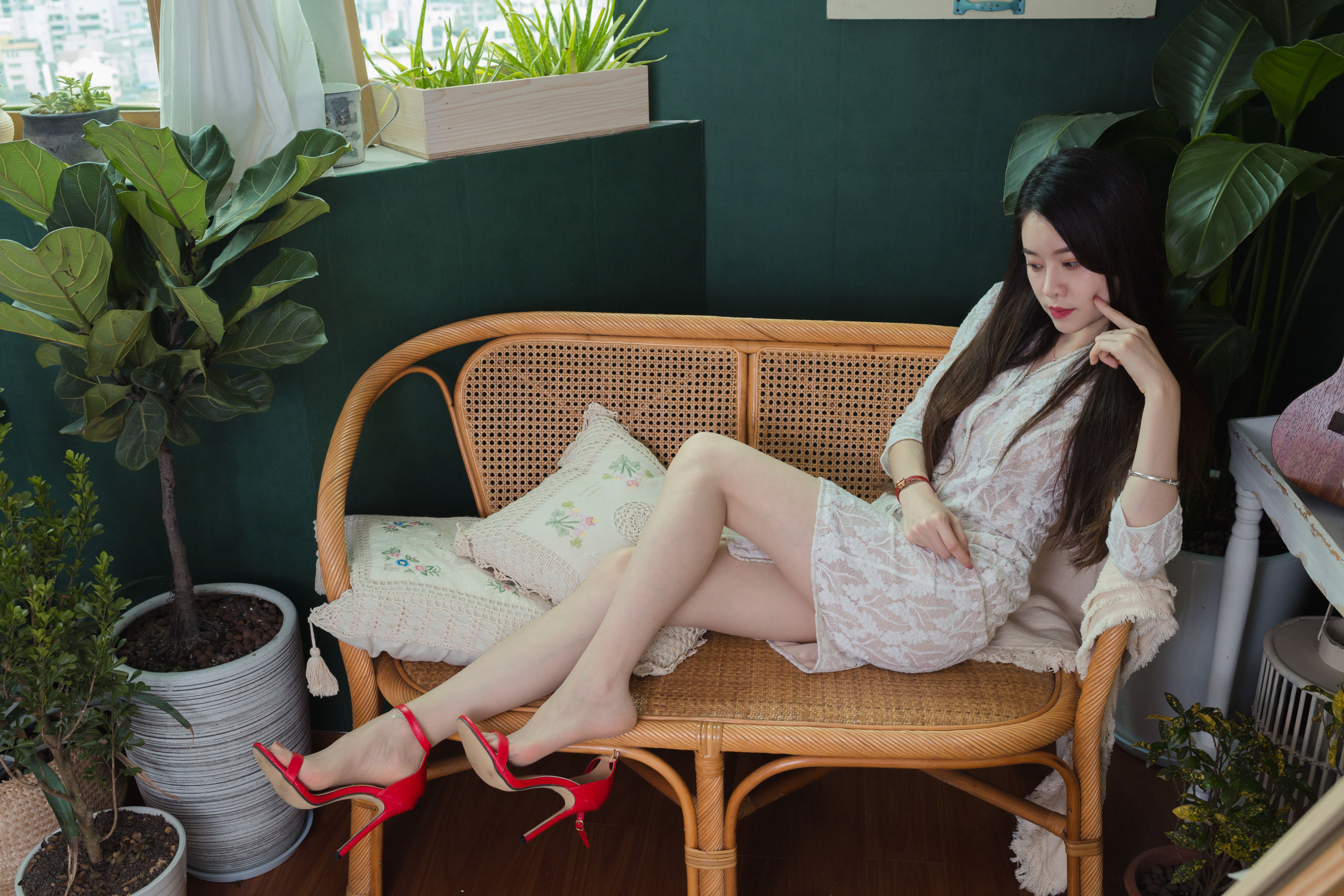 Sia不吃鱼 - 红色高跟  第5张