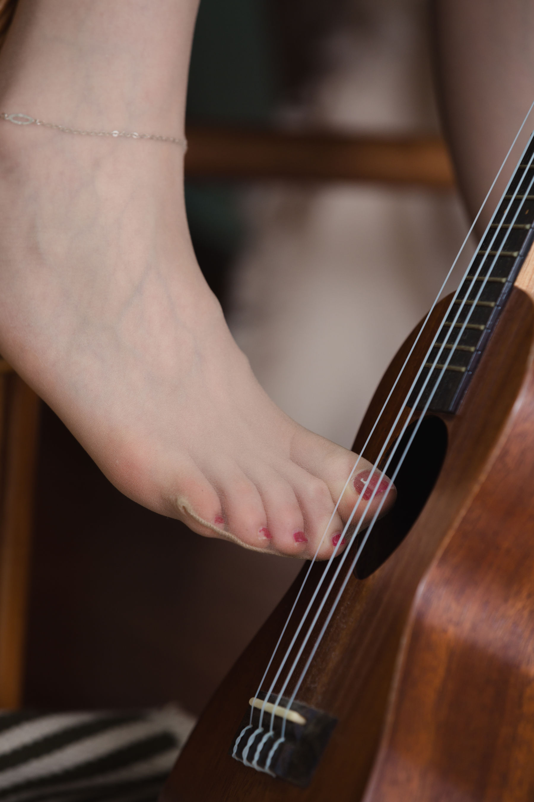 Sia不吃鱼 - 红色高跟  第75张