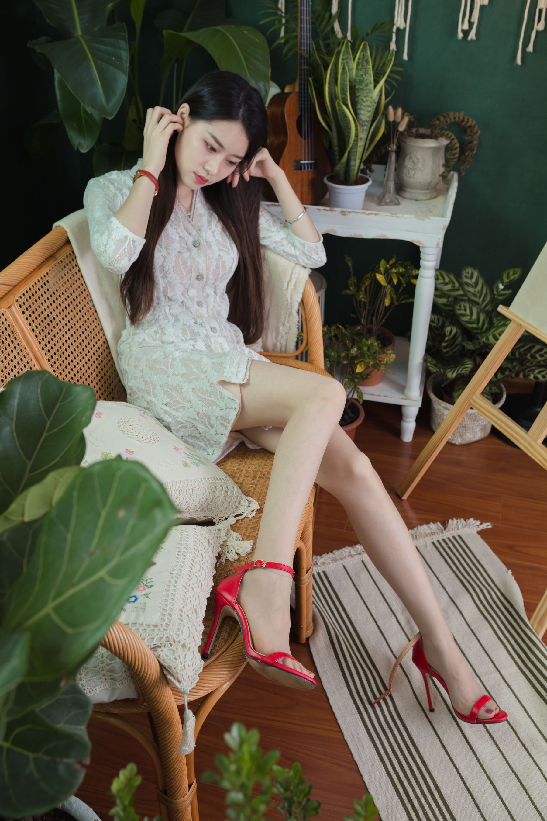 Sia不吃鱼 - 红色高跟  第3张