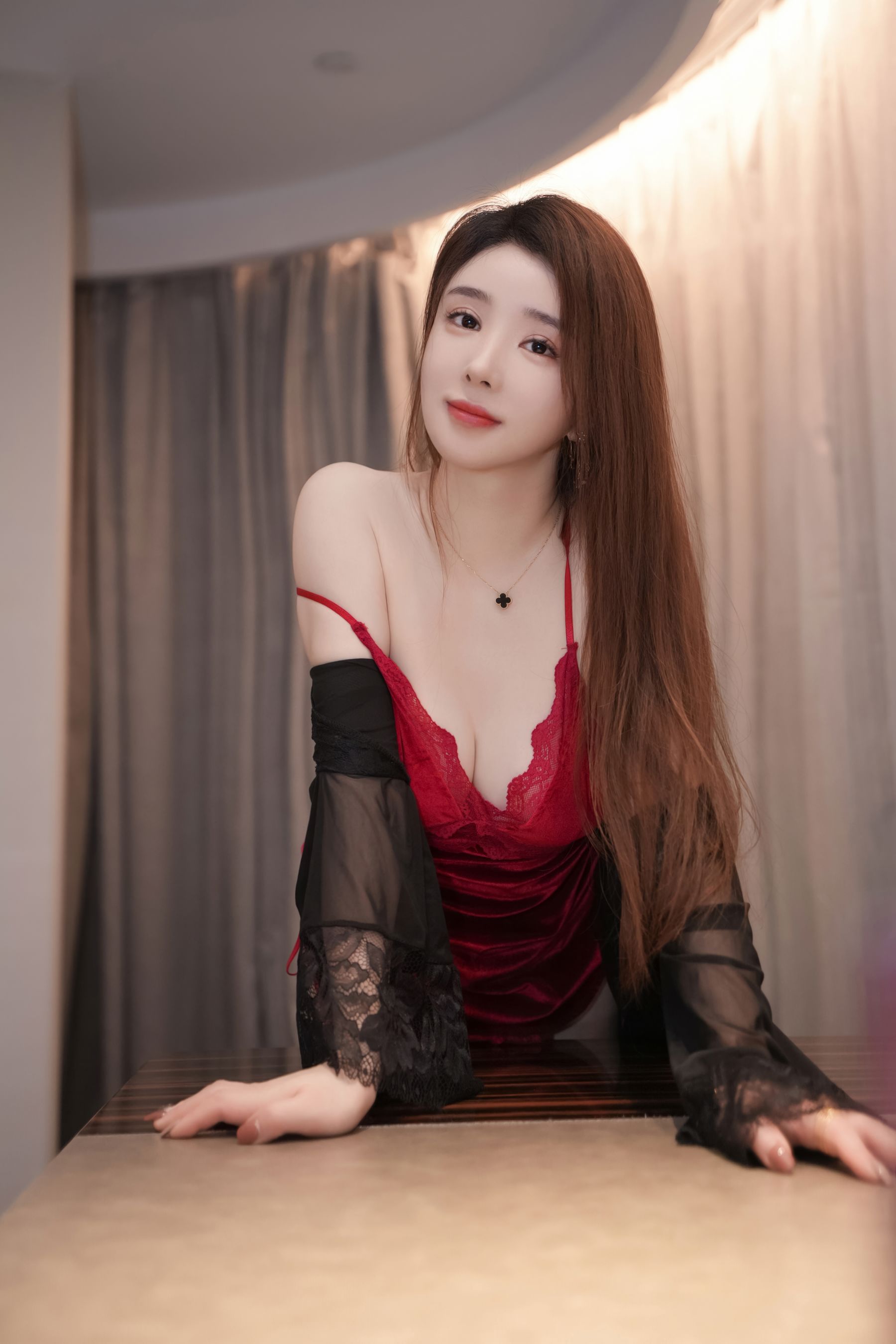 雨儿酱 - 红色吊带睡裙  第8张