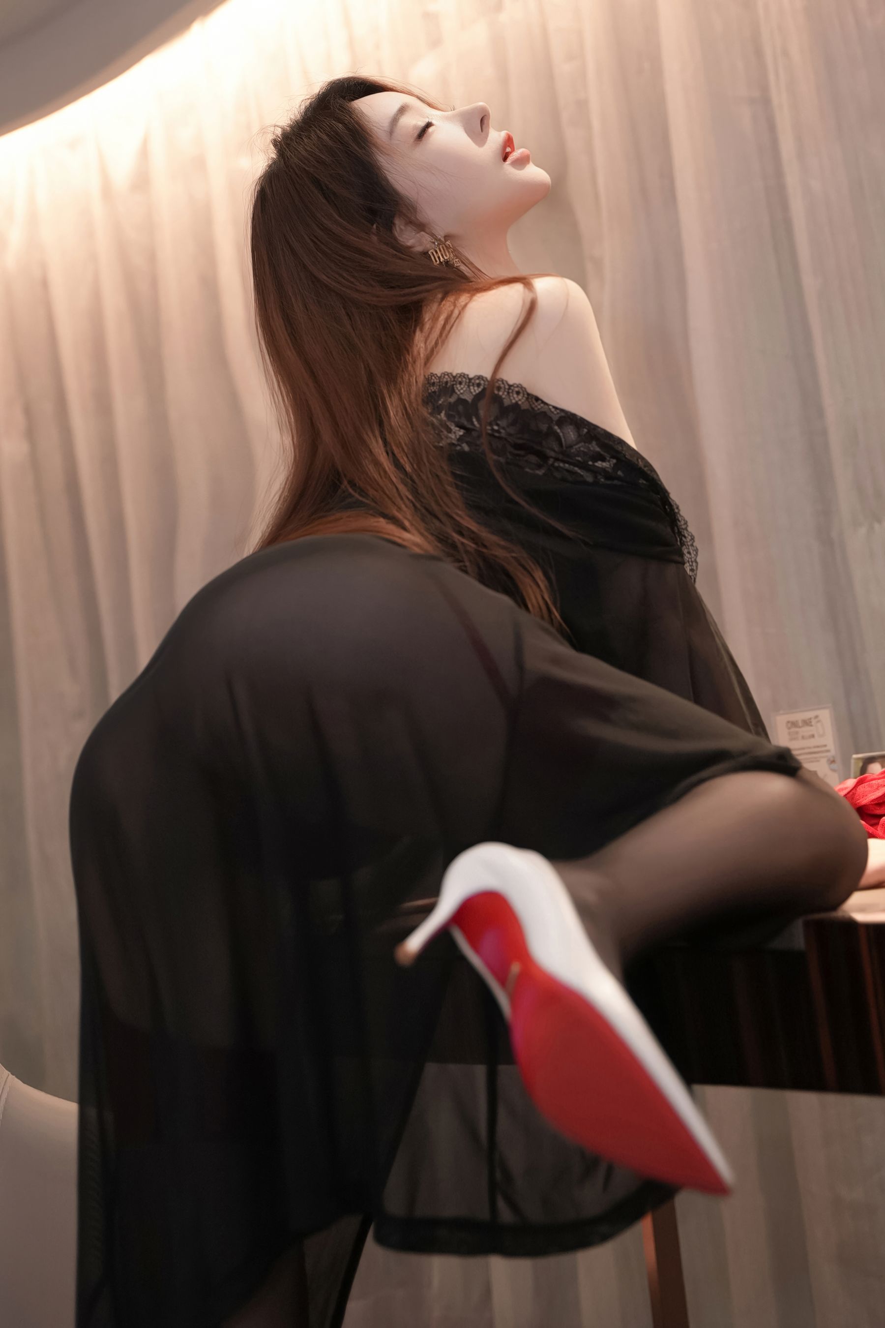 雨儿酱 - 红色吊带睡裙  第12张