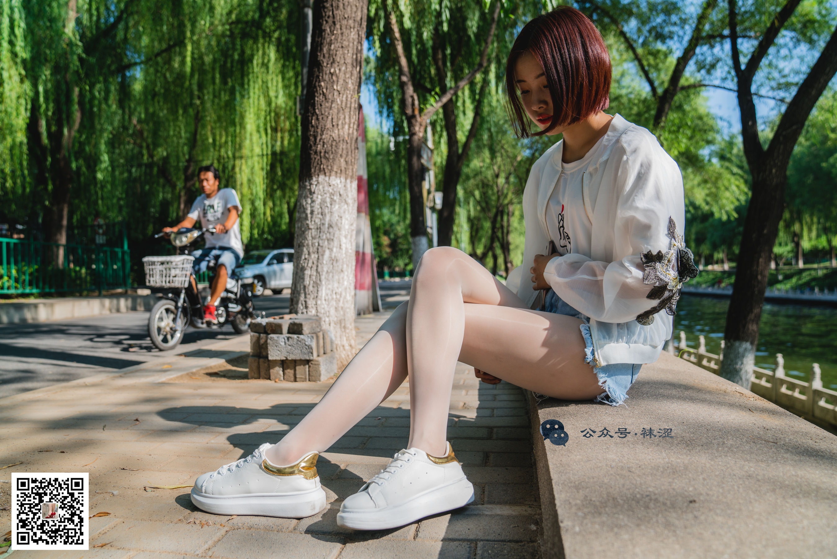 [袜涩] VOL.010  当穿白丝的妹子遇到大叔 第3张
