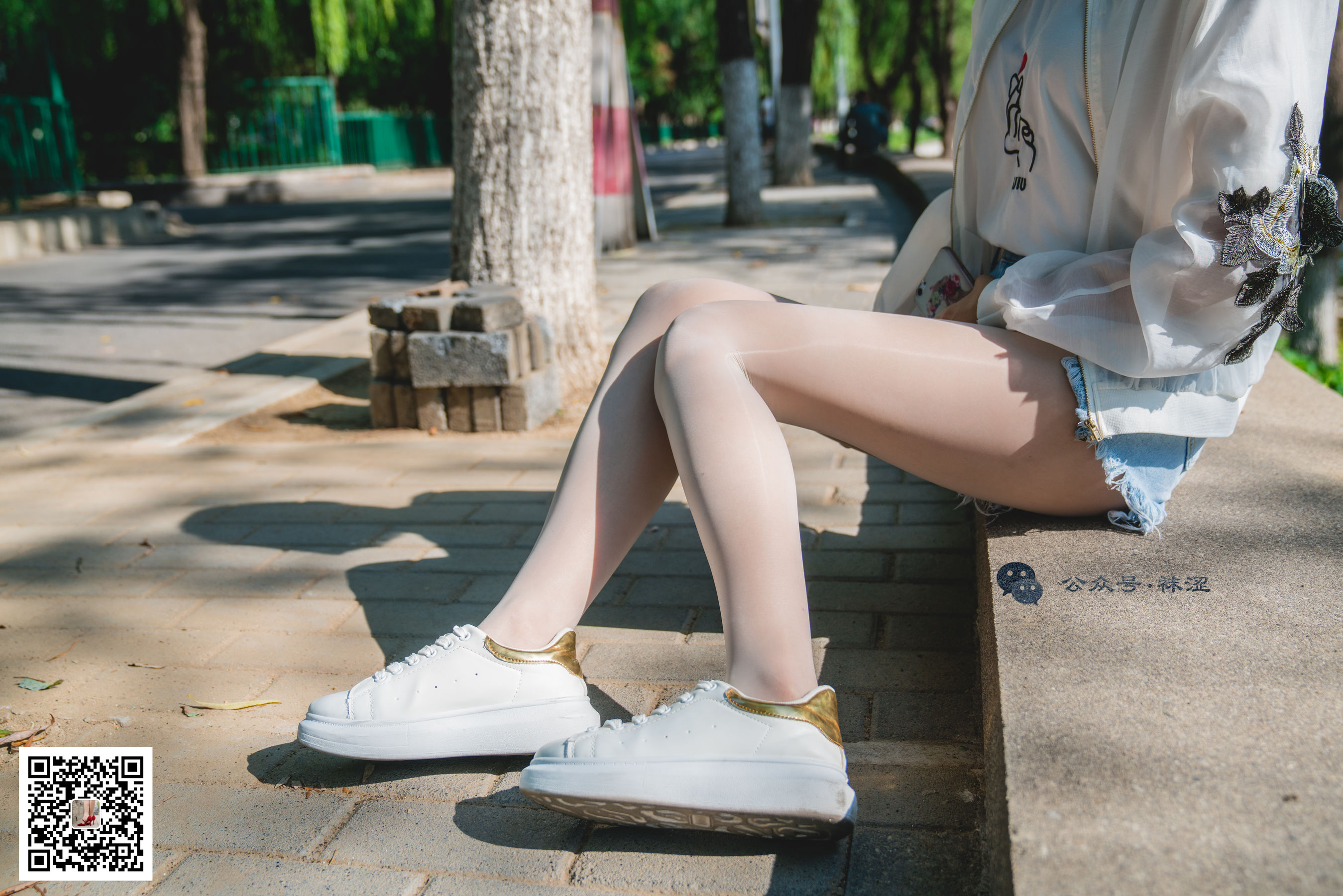 [袜涩] VOL.010  当穿白丝的妹子遇到大叔 第3张