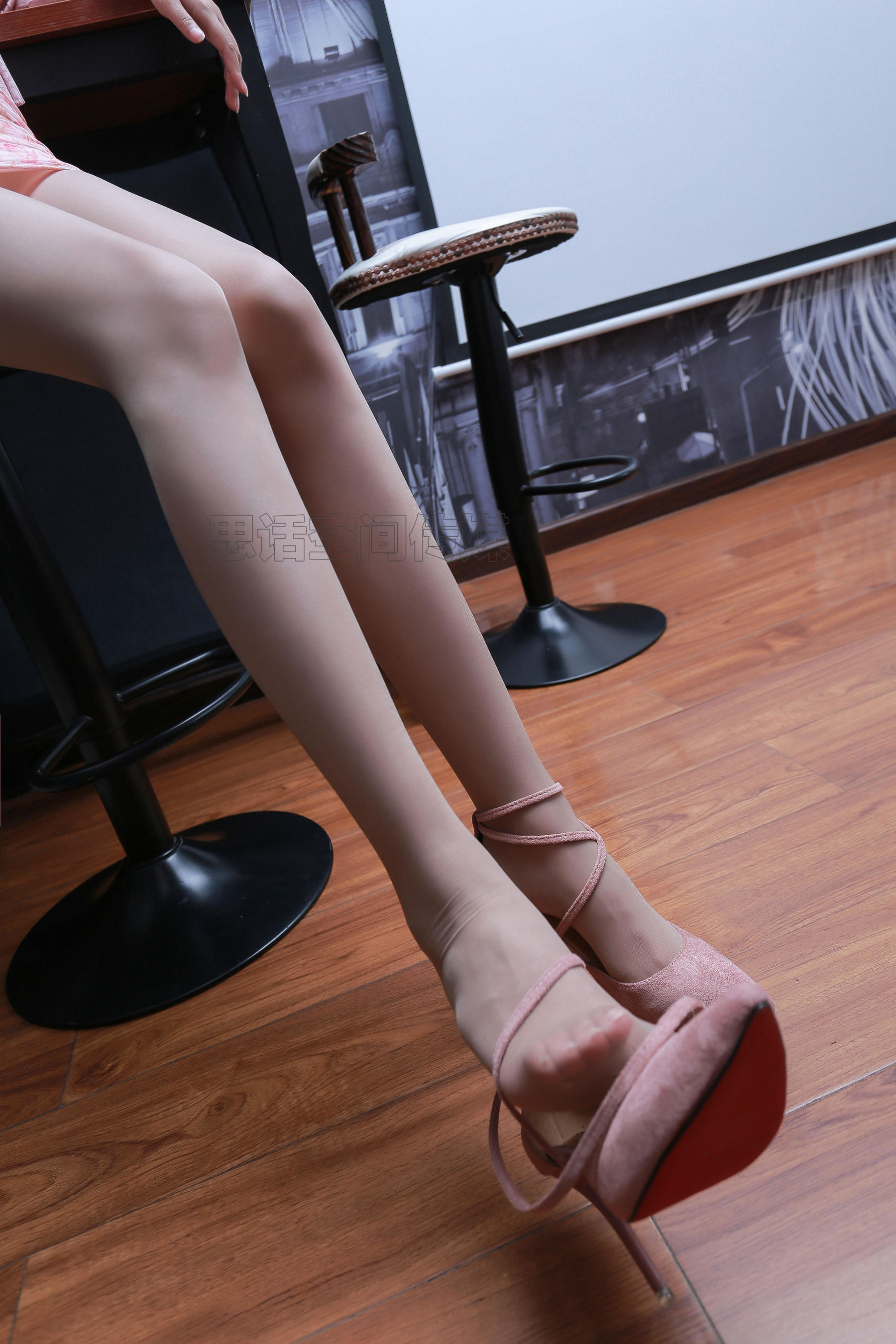 [思话SiHua] SH184 艺沫 长腿女神粉色诱惑  第3张