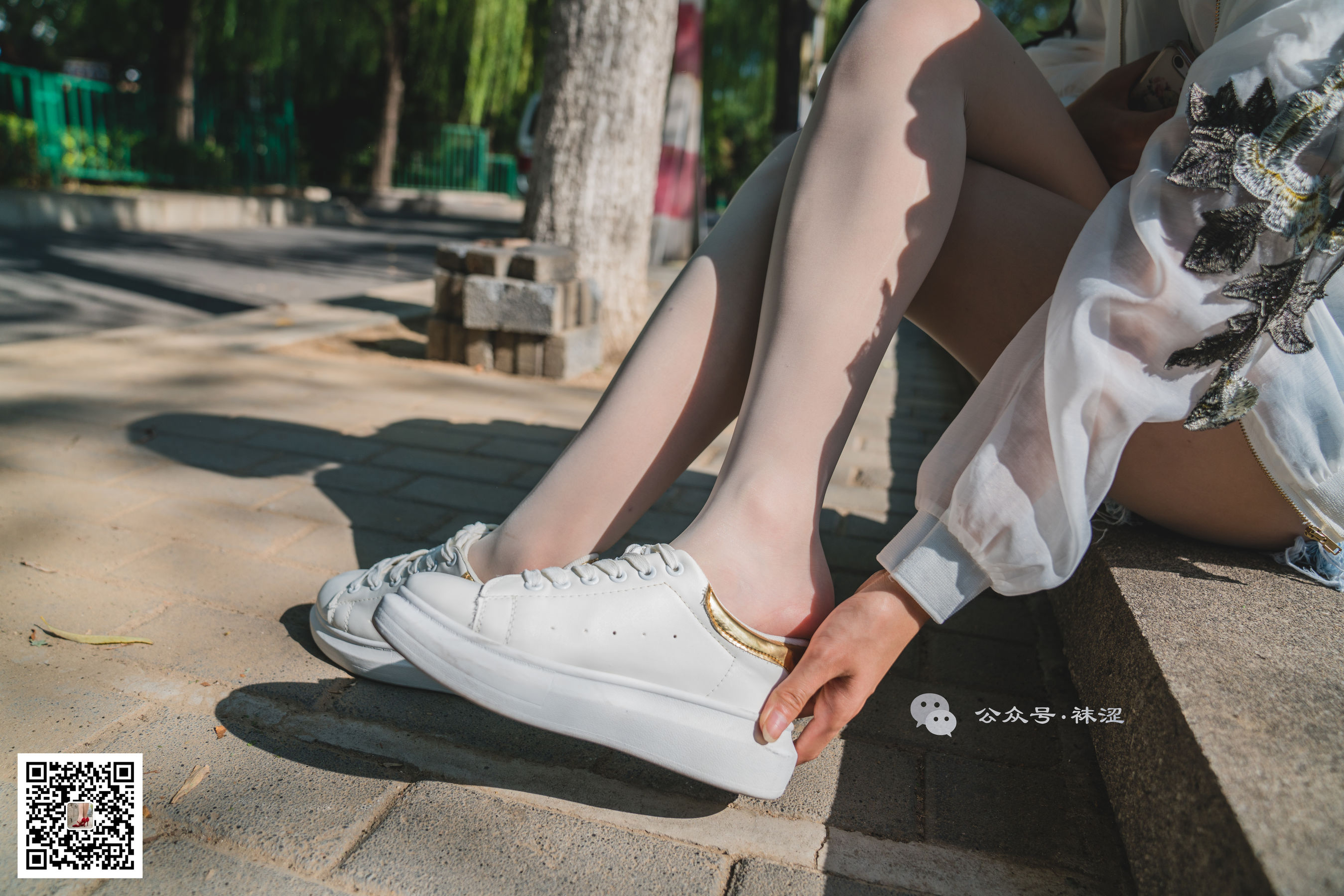 [袜涩] VOL.010  当穿白丝的妹子遇到大叔 第4张