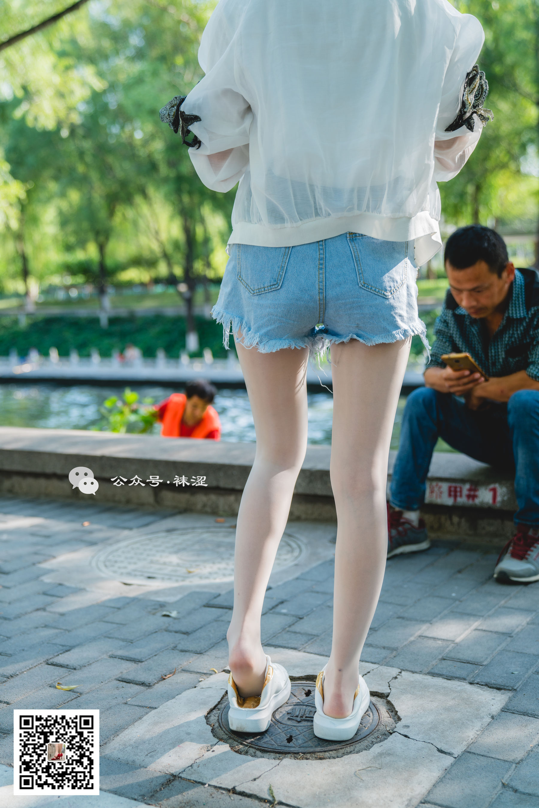 [袜涩] VOL.010  当穿白丝的妹子遇到大叔 第12张