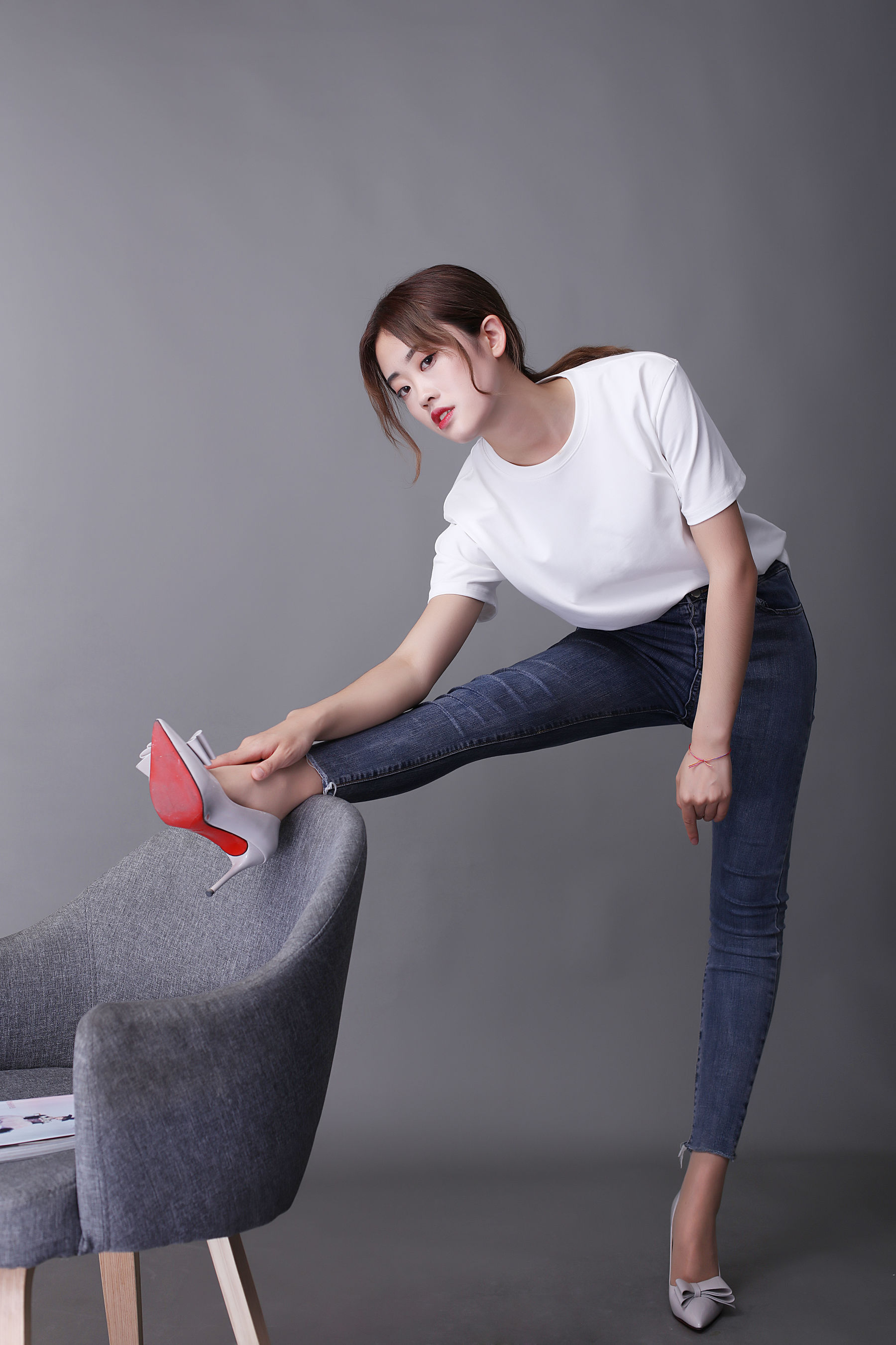 [奈丝] NO.127 可乐 白T牛仔裤里的丝袜  第4张