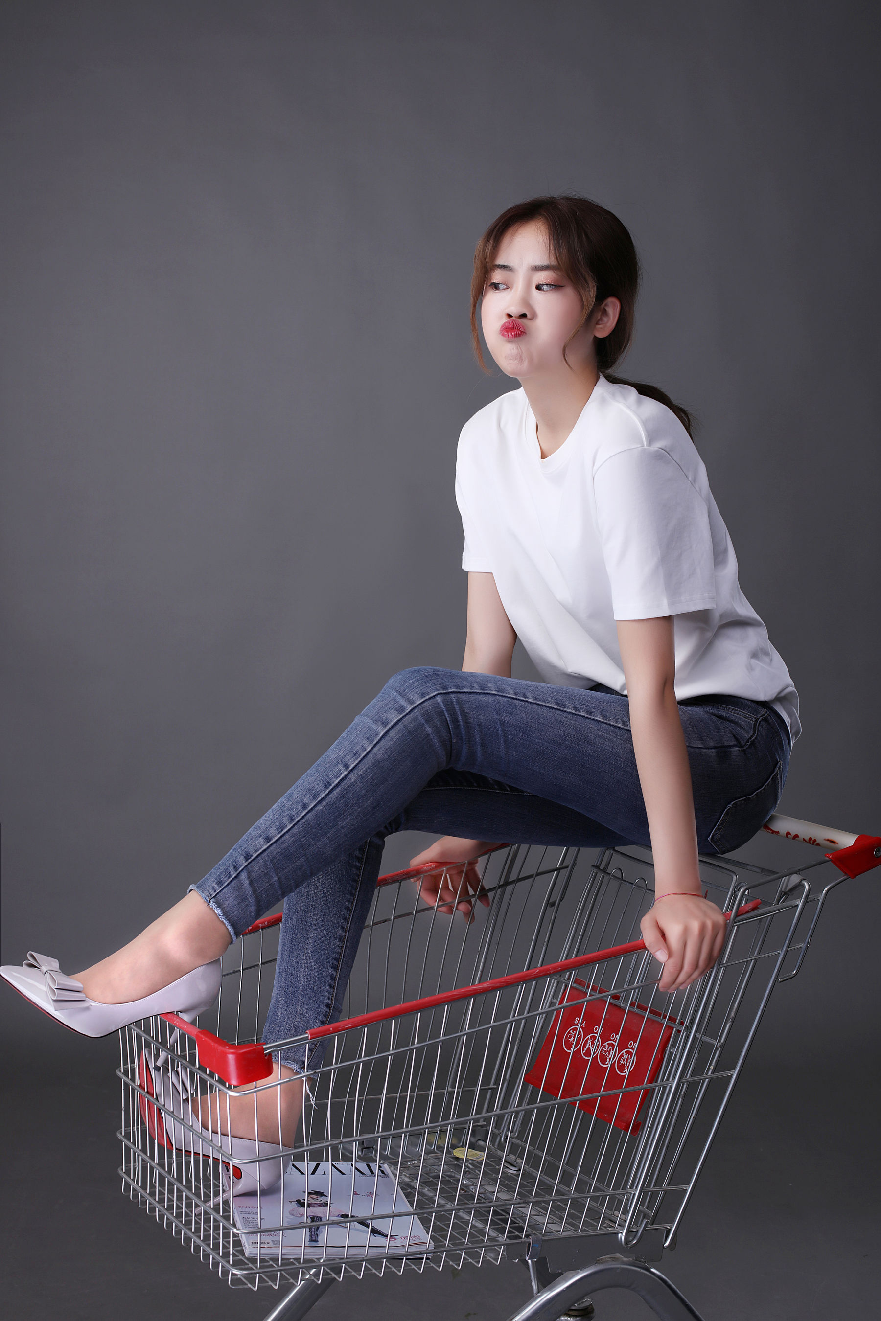 [奈丝] NO.127 可乐 白T牛仔裤里的丝袜  第40张