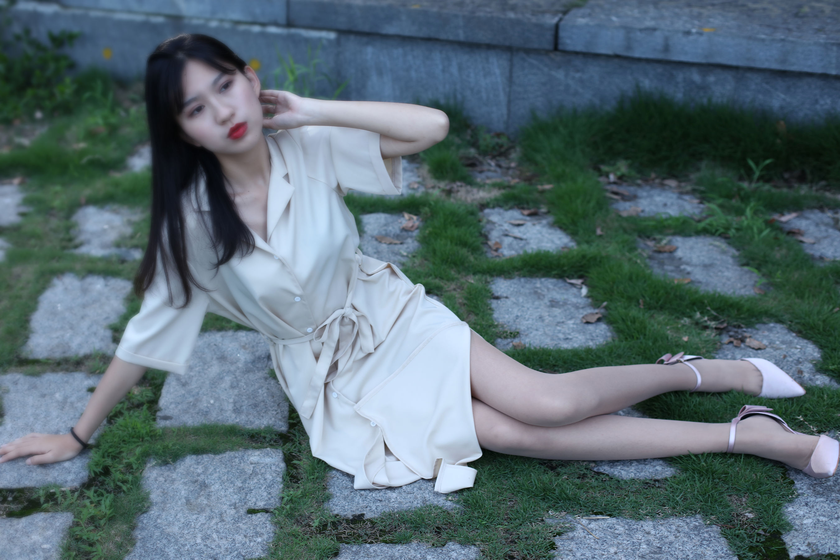 [奈丝] NO.131 小橙子 户外躺拍  第3张