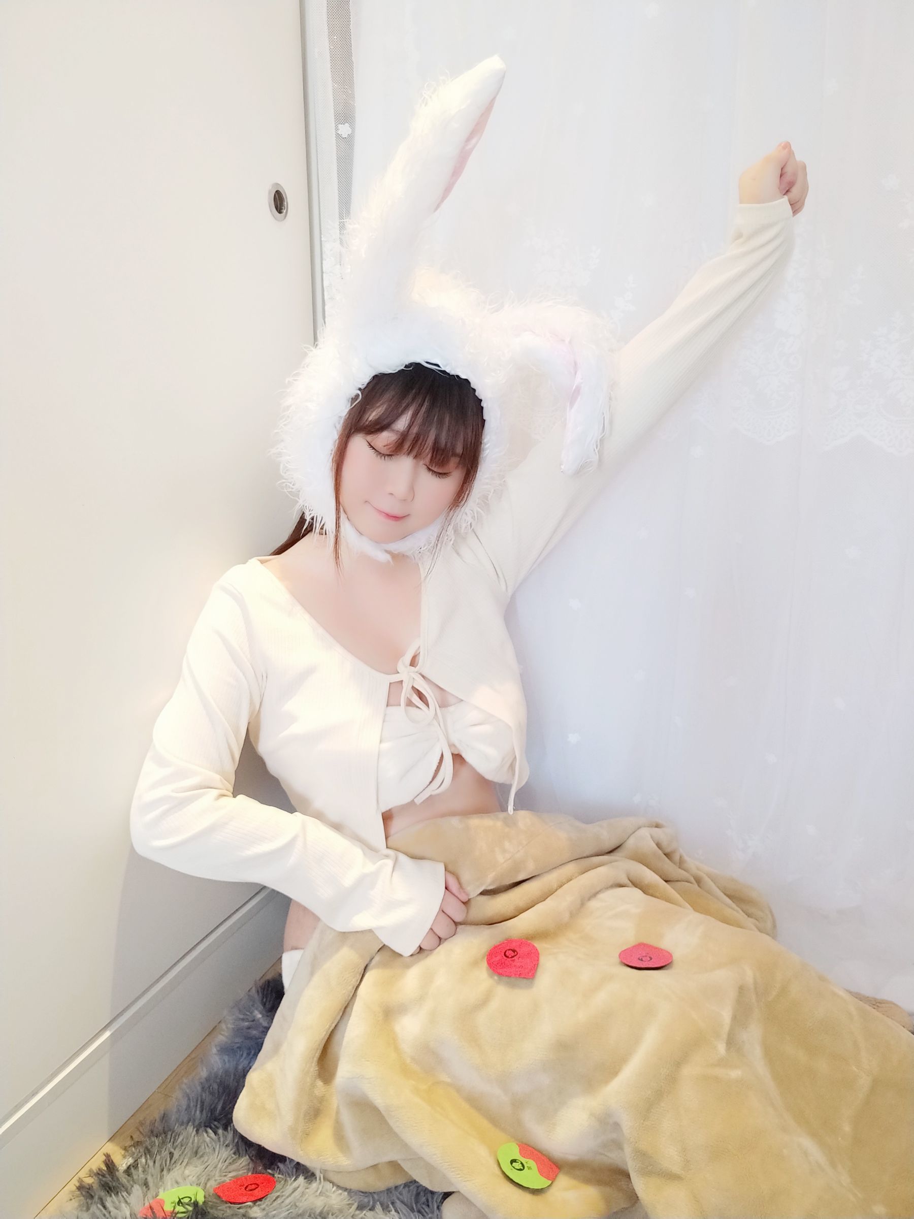  蜜桃少女是依酱呀 - 小白兔 第11张