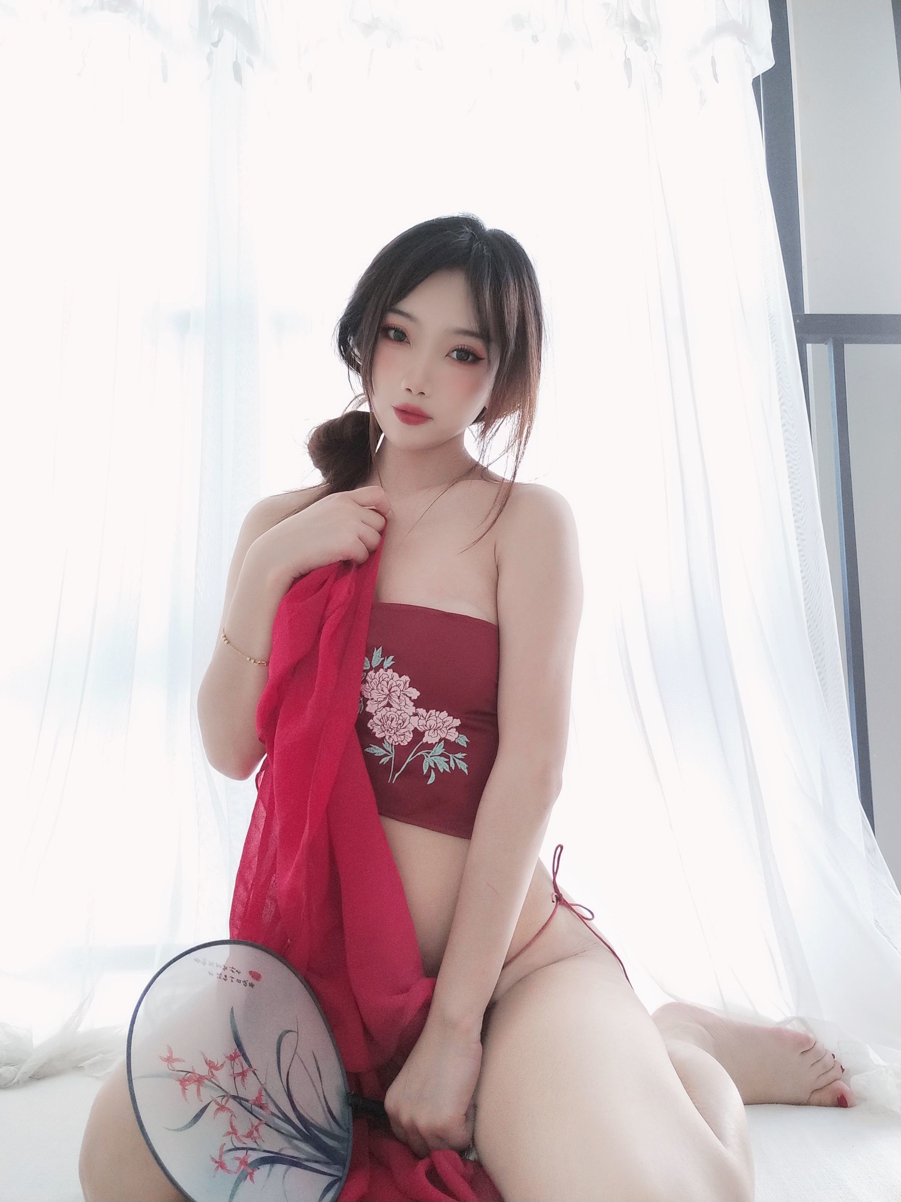  白嫩美少女鬼畜瑶 - 情趣红肚兜 第9张