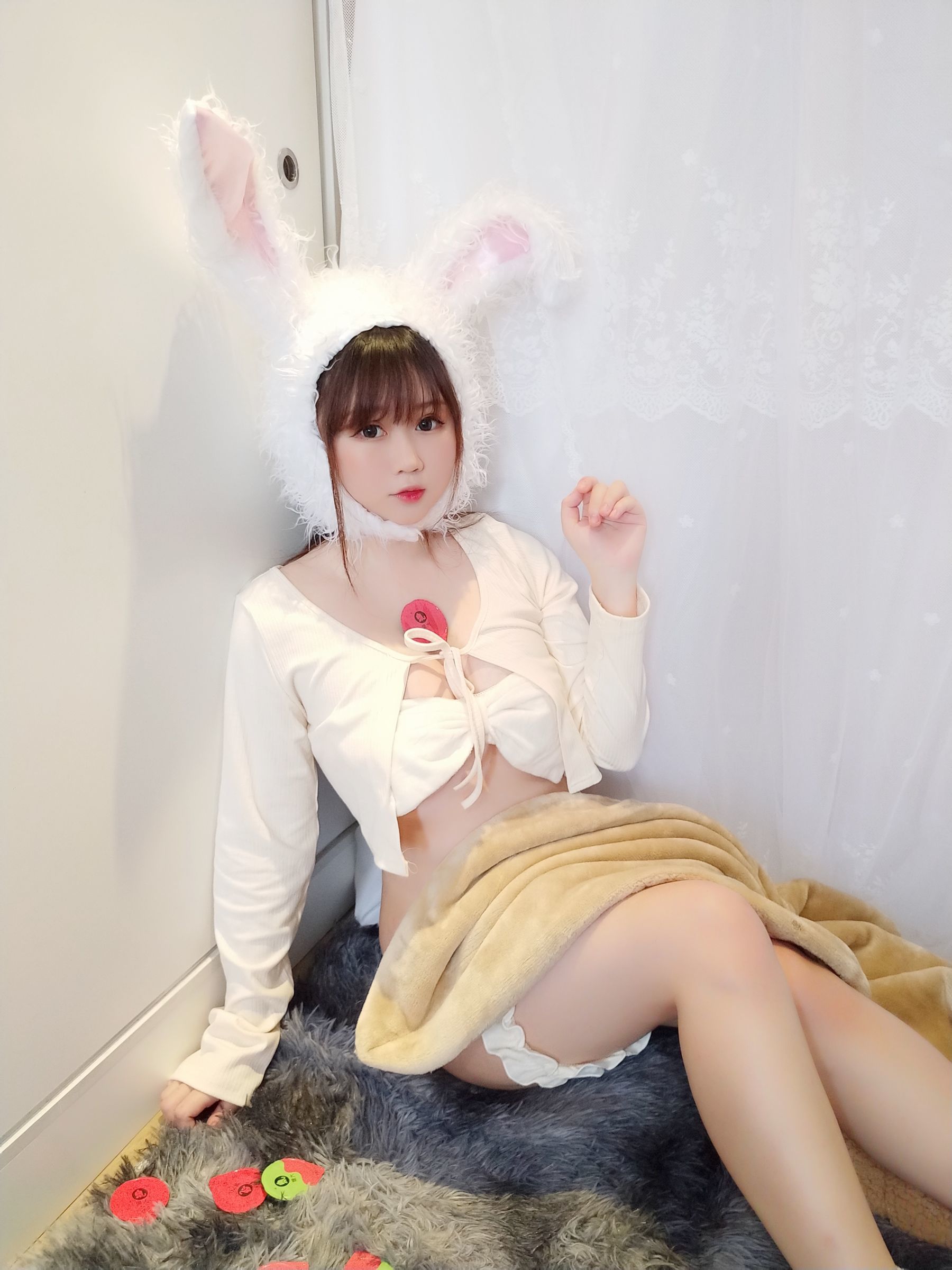  蜜桃少女是依酱呀 - 小白兔 第3张