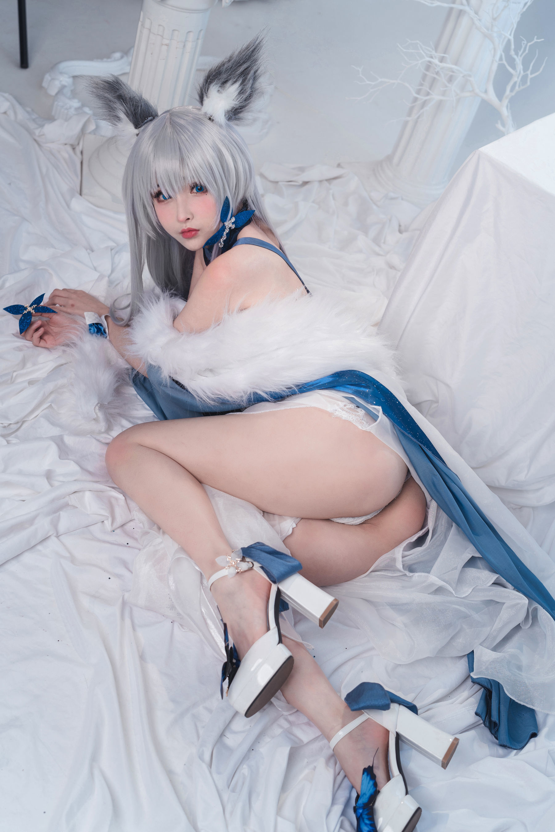 [网红COSER] COS福利rioko凉凉子 - 信浓礼服  第2张