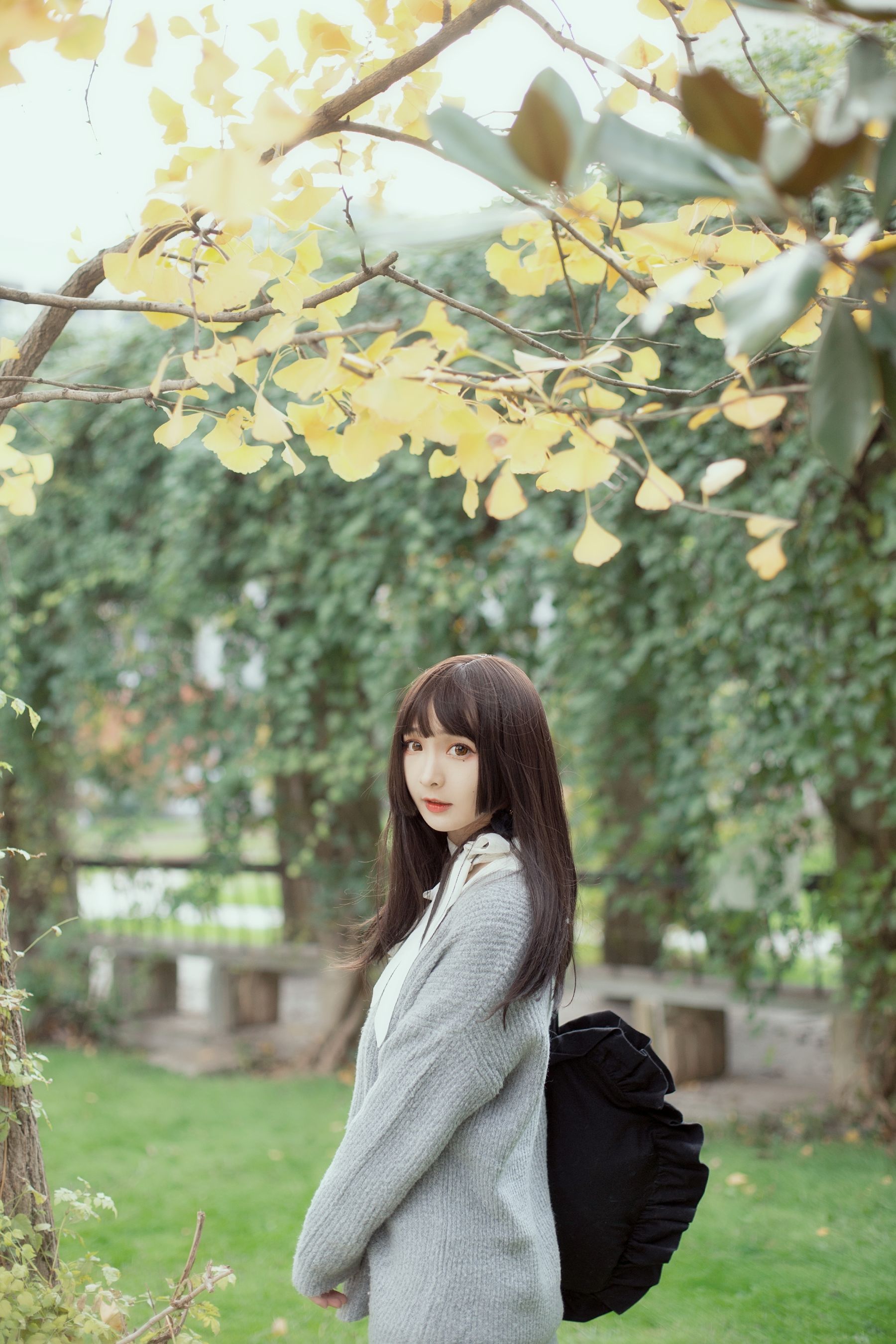 [Cosplay写真] 二次元美女古川kagura - 银杏树下  第17张