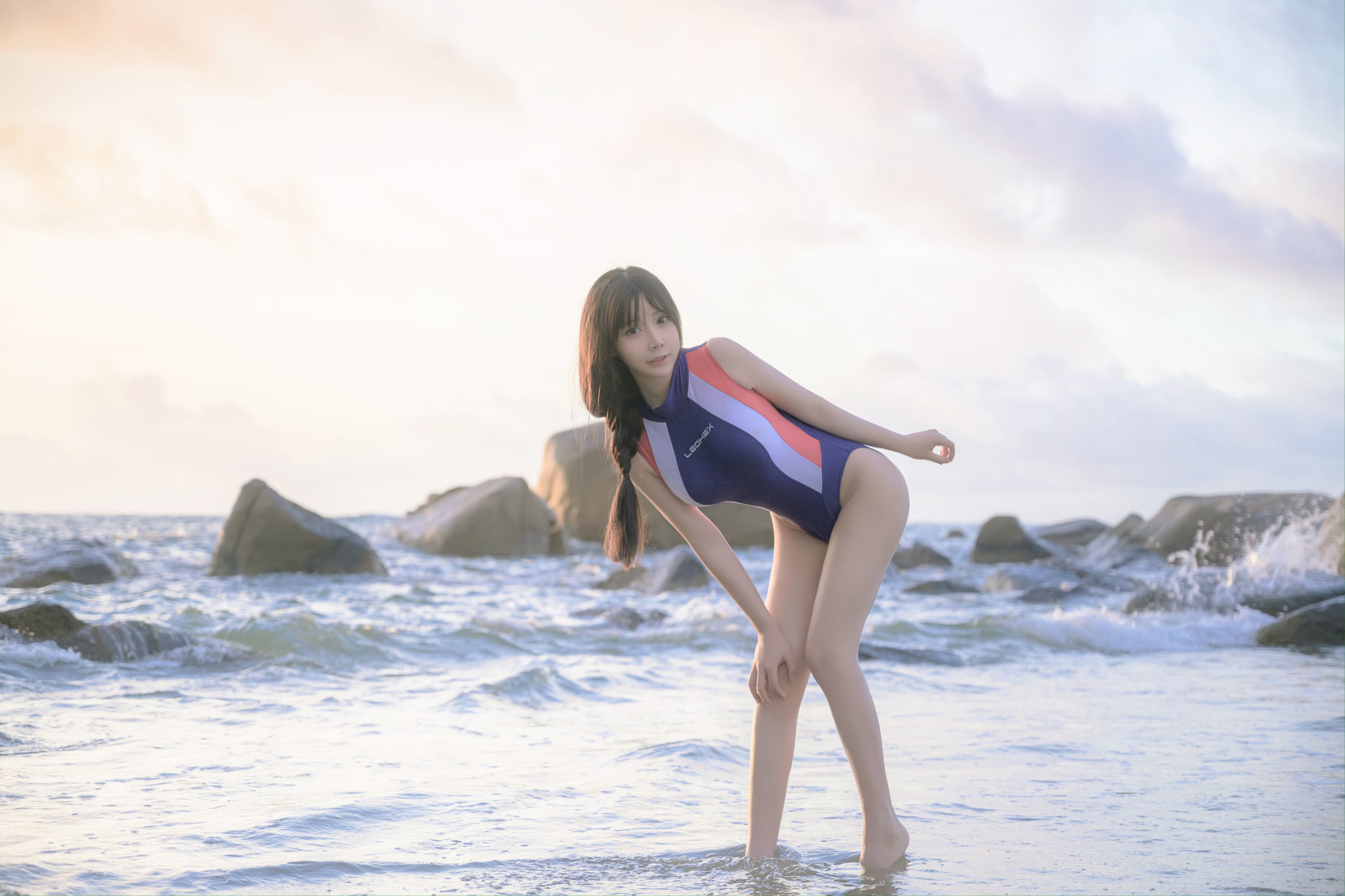  二次元妹子抱走莫子aa - 竞技泳衣 第2张