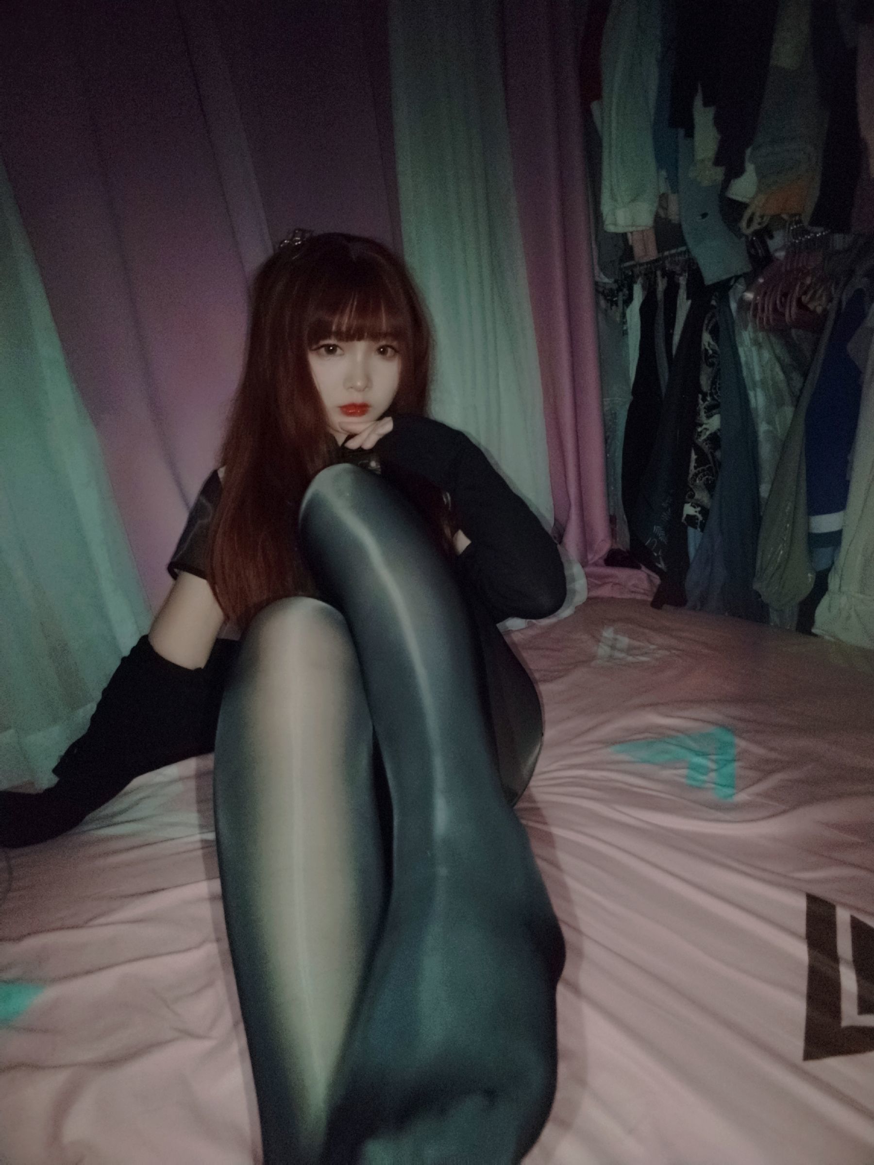  二次元美女古川kagura - 亮丝黑旗袍 第1张