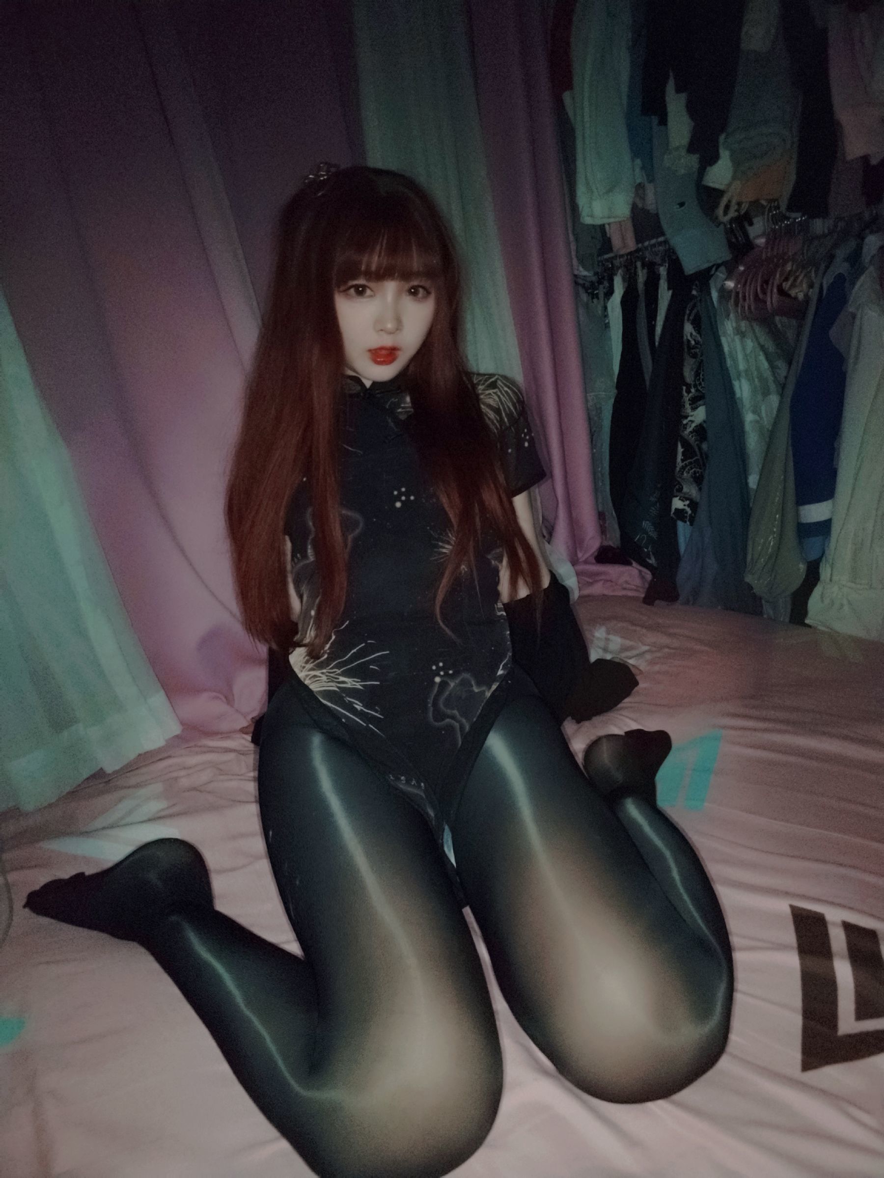  二次元美女古川kagura - 亮丝黑旗袍 第2张