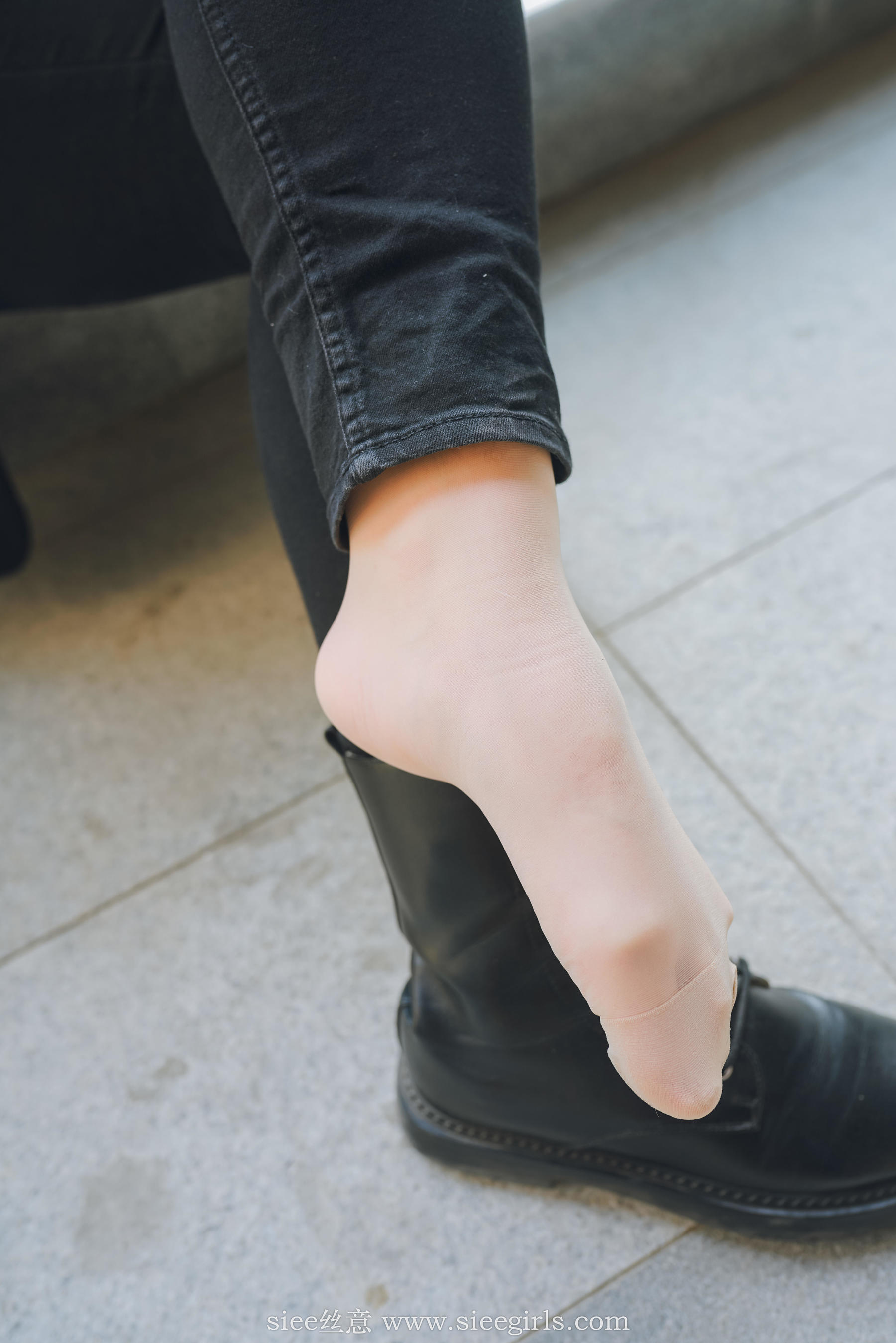 [丝意SIEE] No.392 敏敏 身边的学姐  第3张