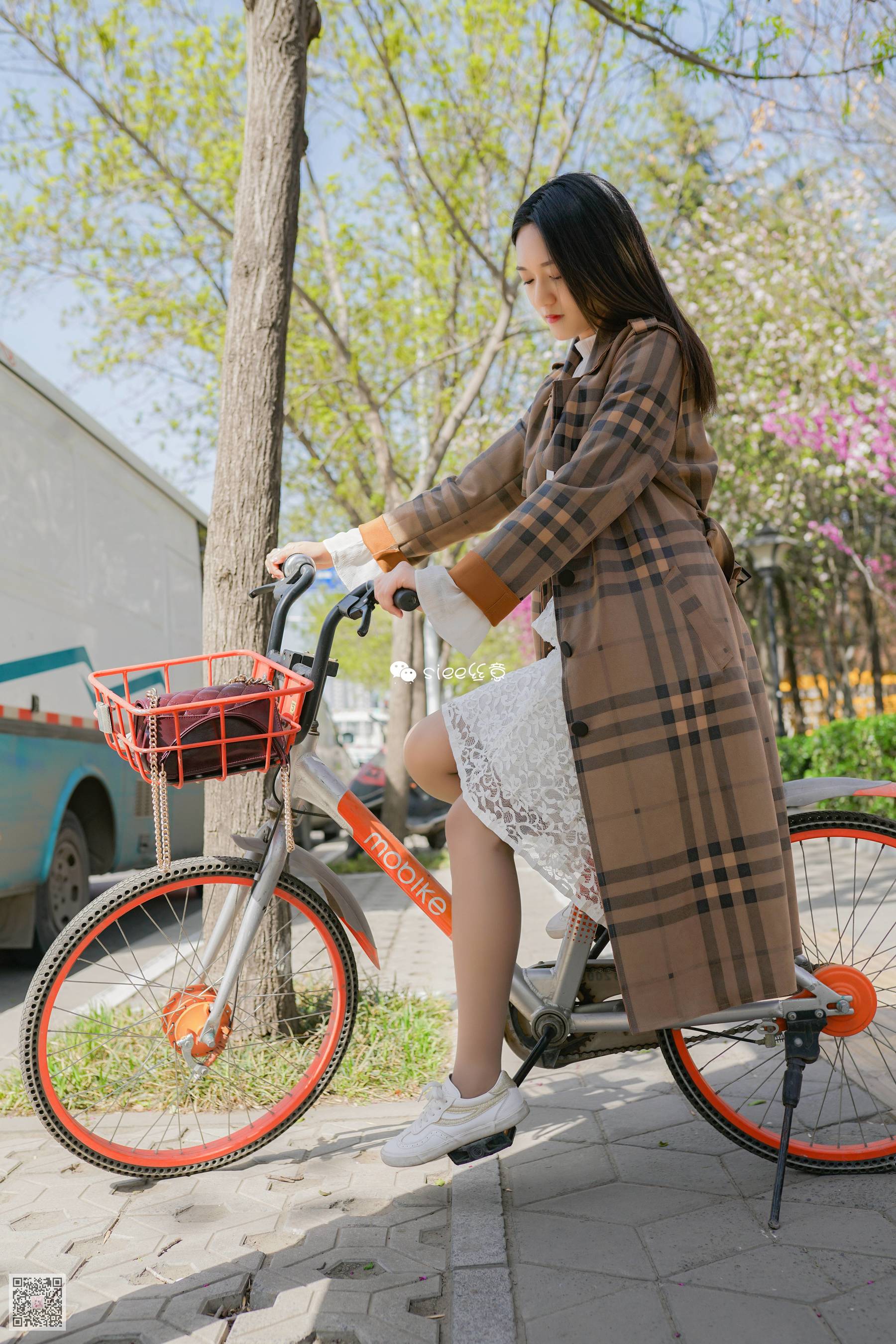 [丝意SIEE] 薇薇学姐 单车上的丝袜  第3张