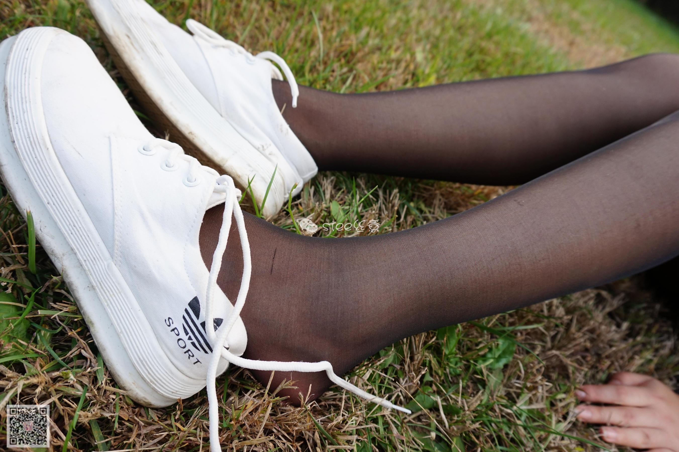 [丝意SIEE] No.001 曦曦 草坪黑丝  第3张