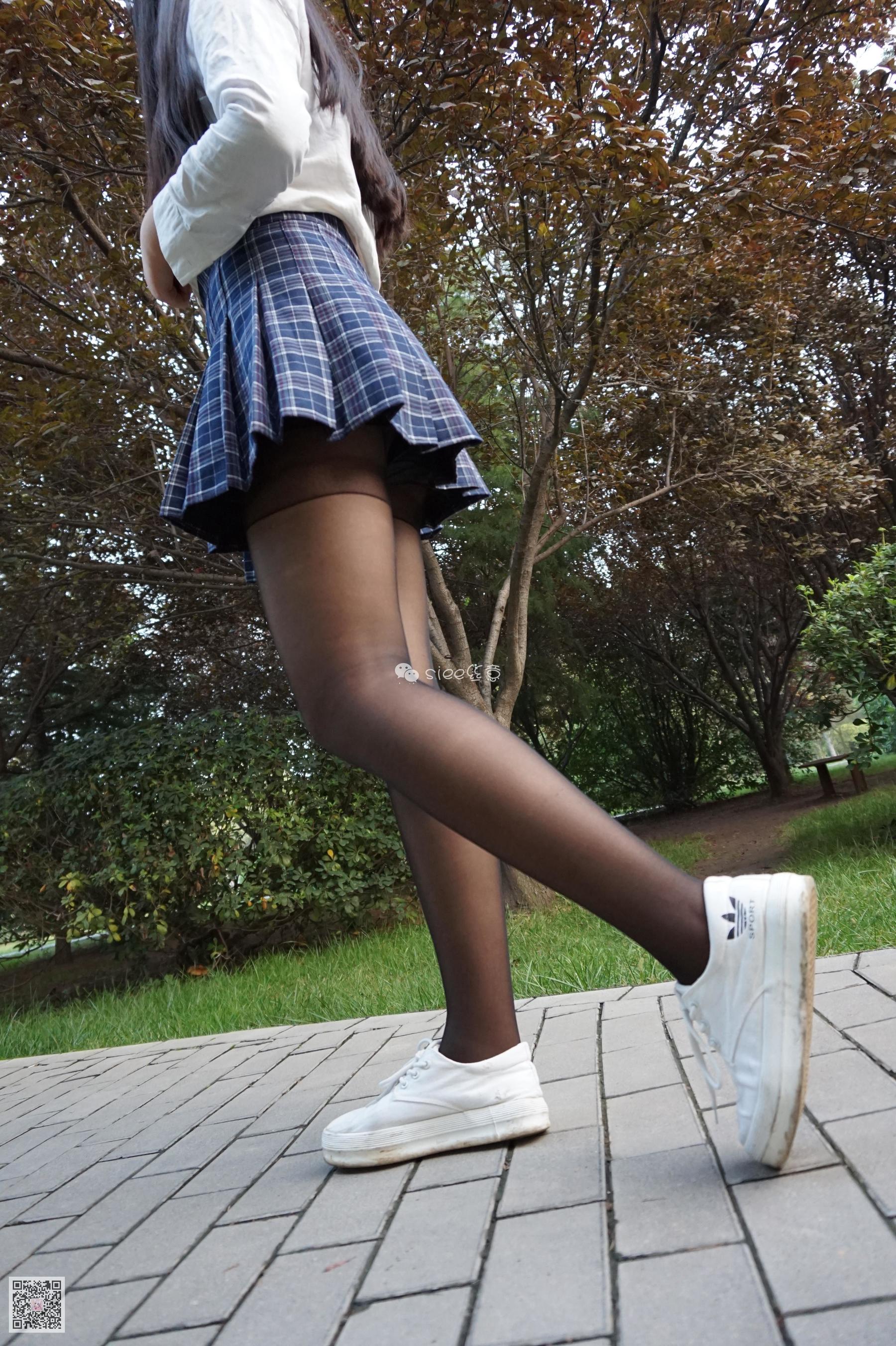 [丝意SIEE] No.001 曦曦 草坪黑丝  第15张