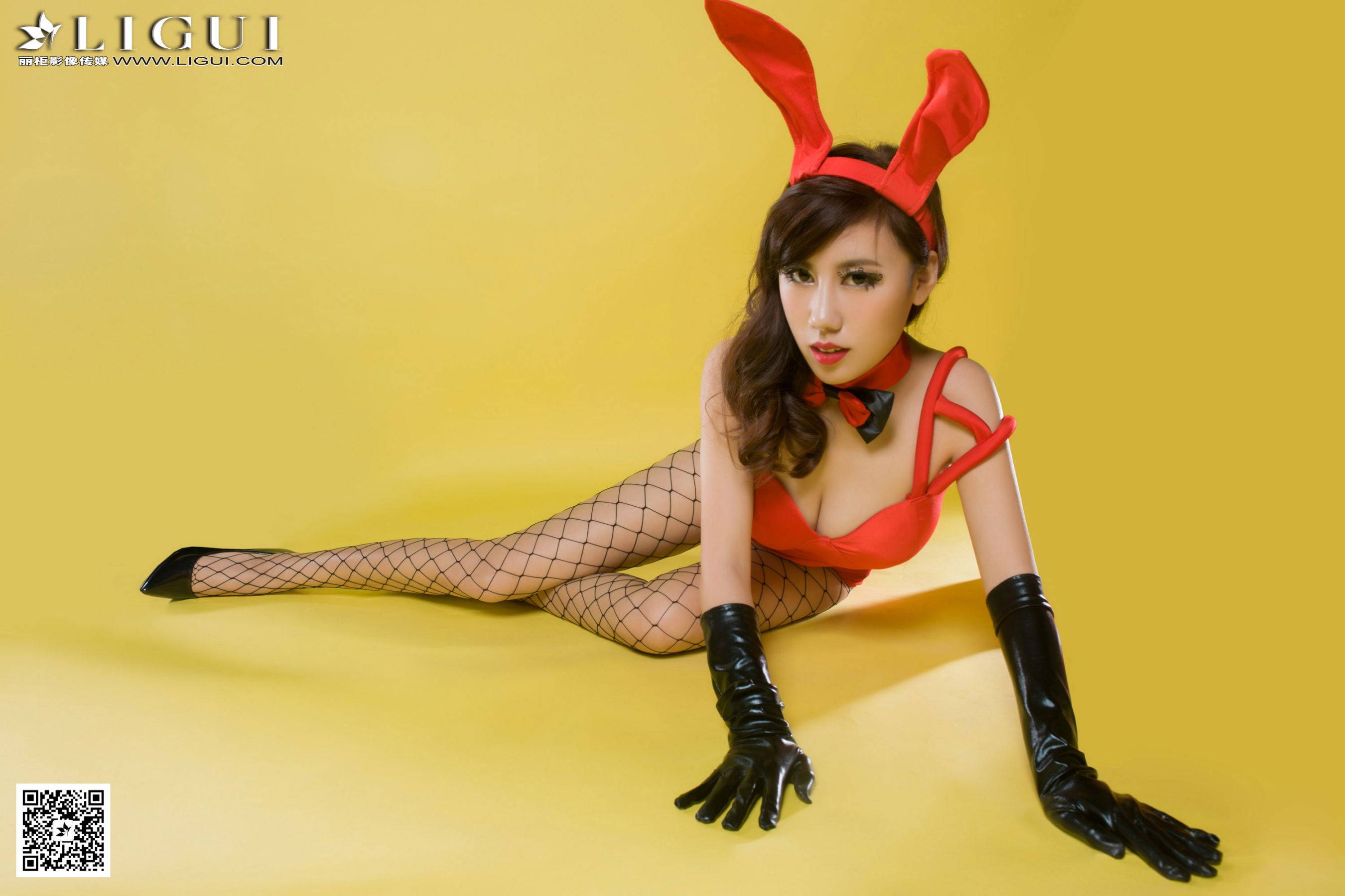 [丽柜LiGui] Model 卡琳《网袜兔女郎》美腿玉足写真图片  第7张