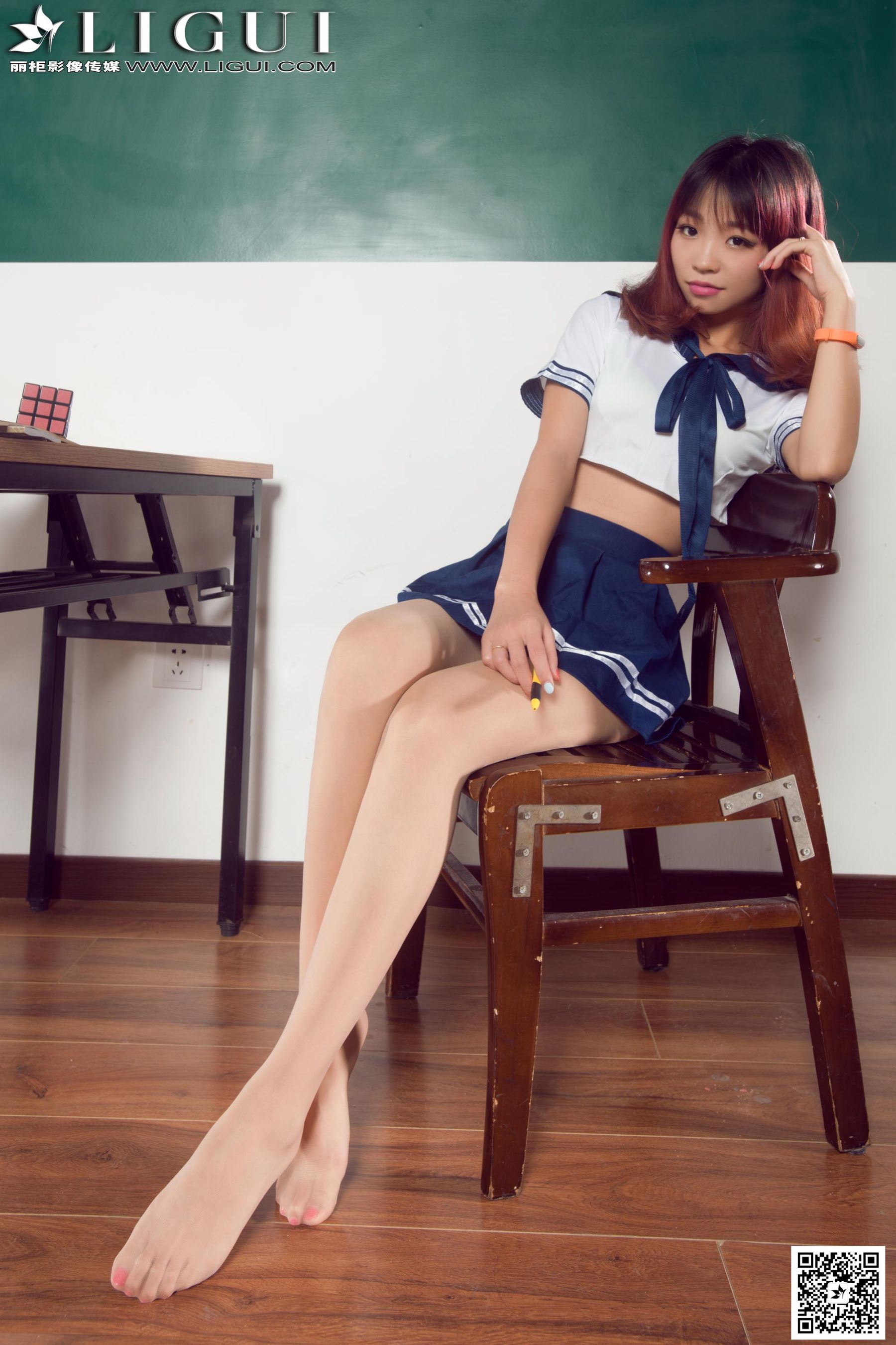 Model Liya《教室里的水手服校花》上下全集 [丽柜LiGui] 美腿玉足写真图片  第14张