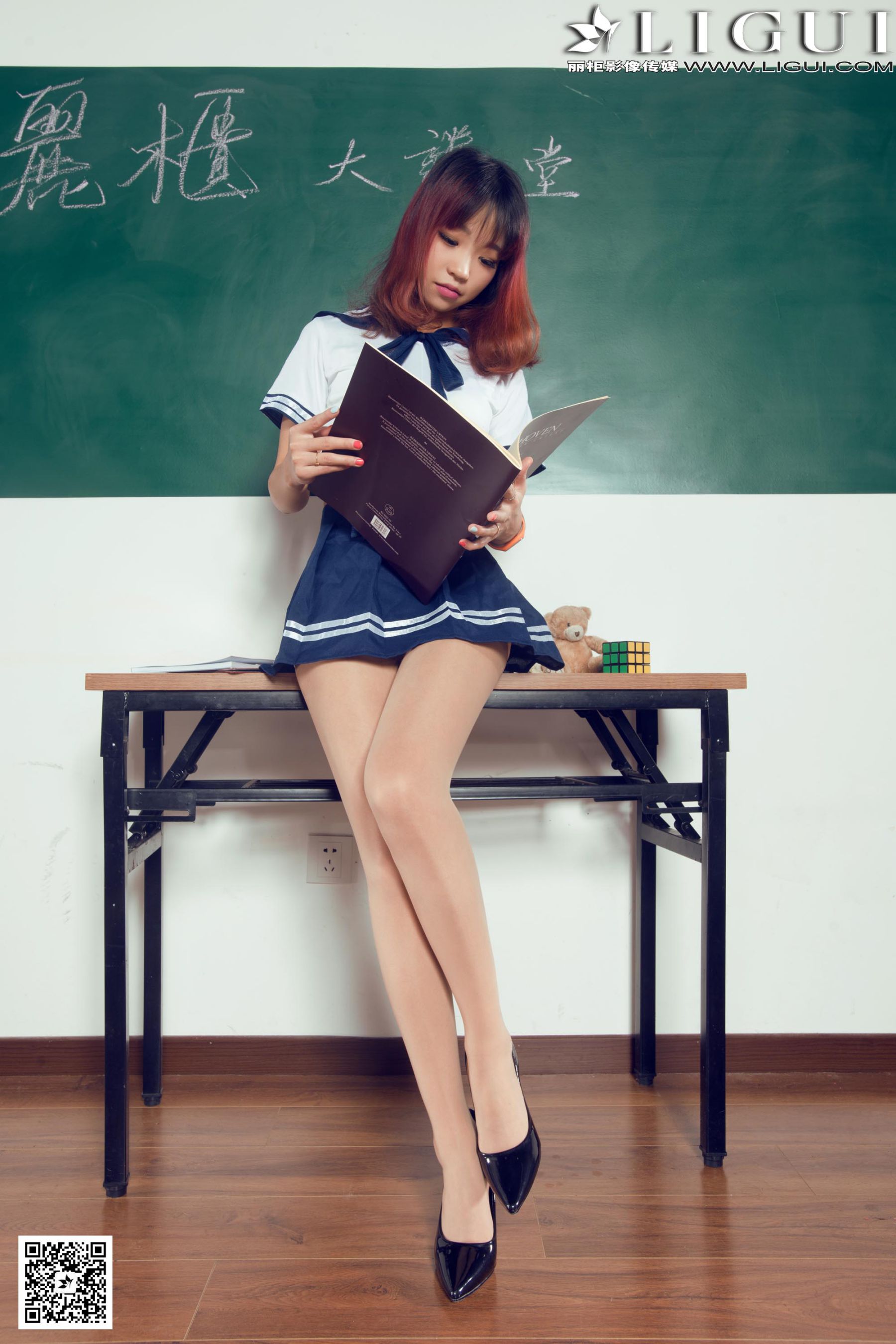 Model Liya《教室里的水手服校花》上下全集 [丽柜LiGui] 美腿玉足写真图片  第4张