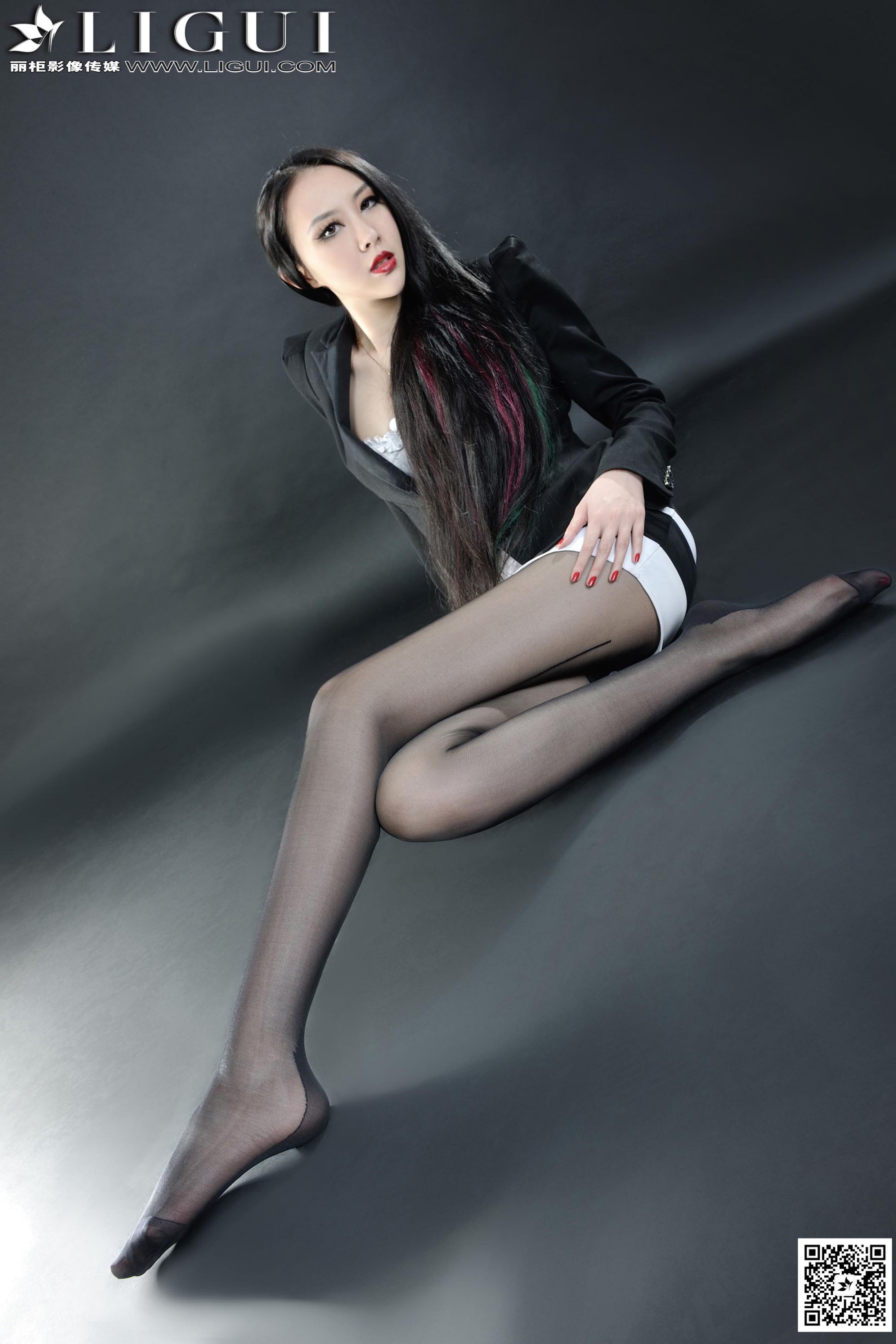 Model 菲菲《高贵黑丝丽人丝足》上中下全集 [丽柜LiGui] 美腿玉足写真图片  第9张