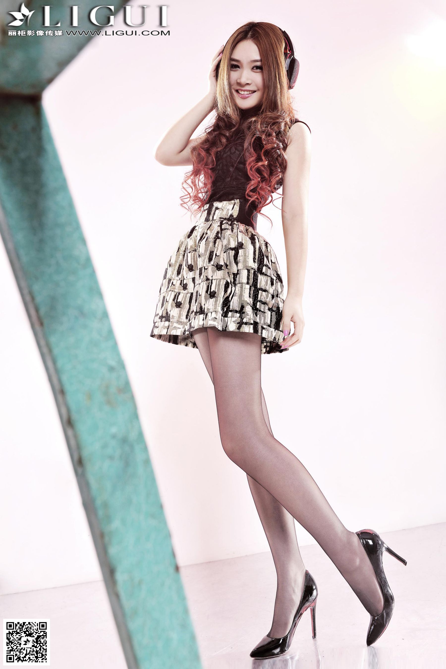 [丽柜LiGui] Model 允儿《超短连衣裙黑丝美足》美腿玉足写真图片  第10张