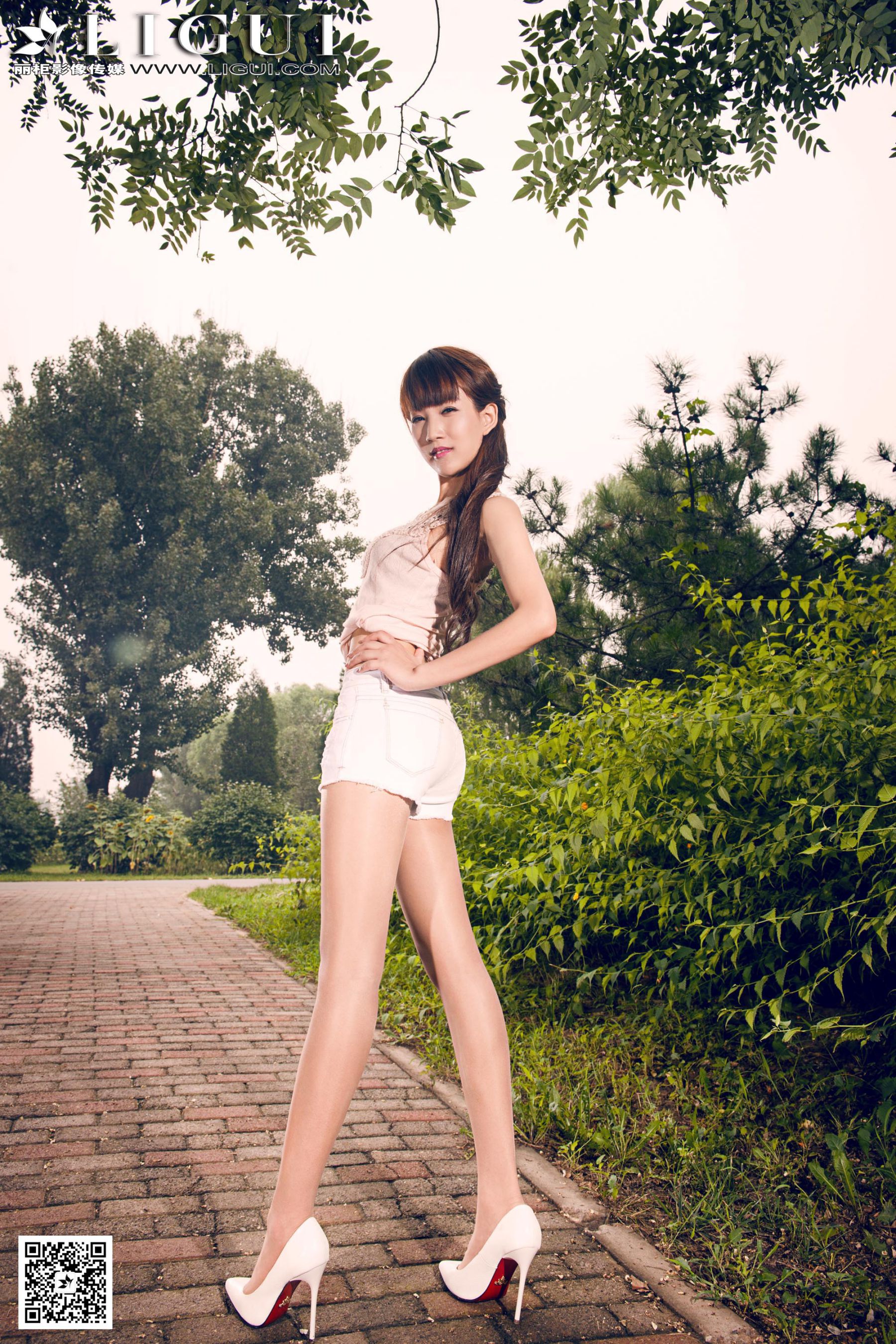 [丽柜LiGui] Model 司琪《极品唯美公园外拍》美腿玉足写真图片  第36张